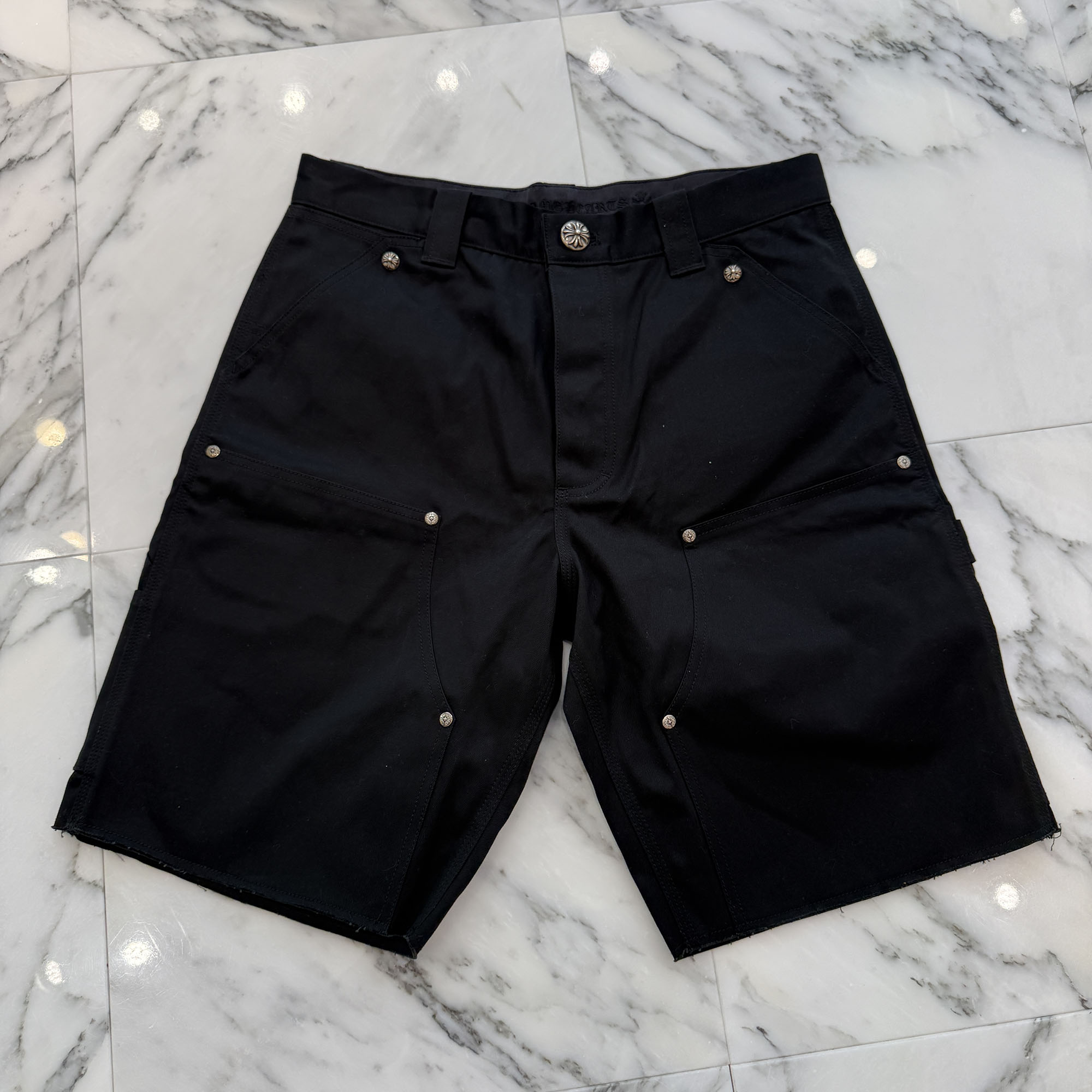 CHROME HEARTS Carpenter Cross Ball Button Denim Shorts Size 32  クロムハーツ 宮大工 クロスボールボタン ジーンズさる股引き 二分の一ズボン下 デニム CHつけ加える 名取り草飛球 ホースシューボタンかざり付けるカットオフ しろがね色一皿 黒いこと 大きさ32【260308】【中古-A】