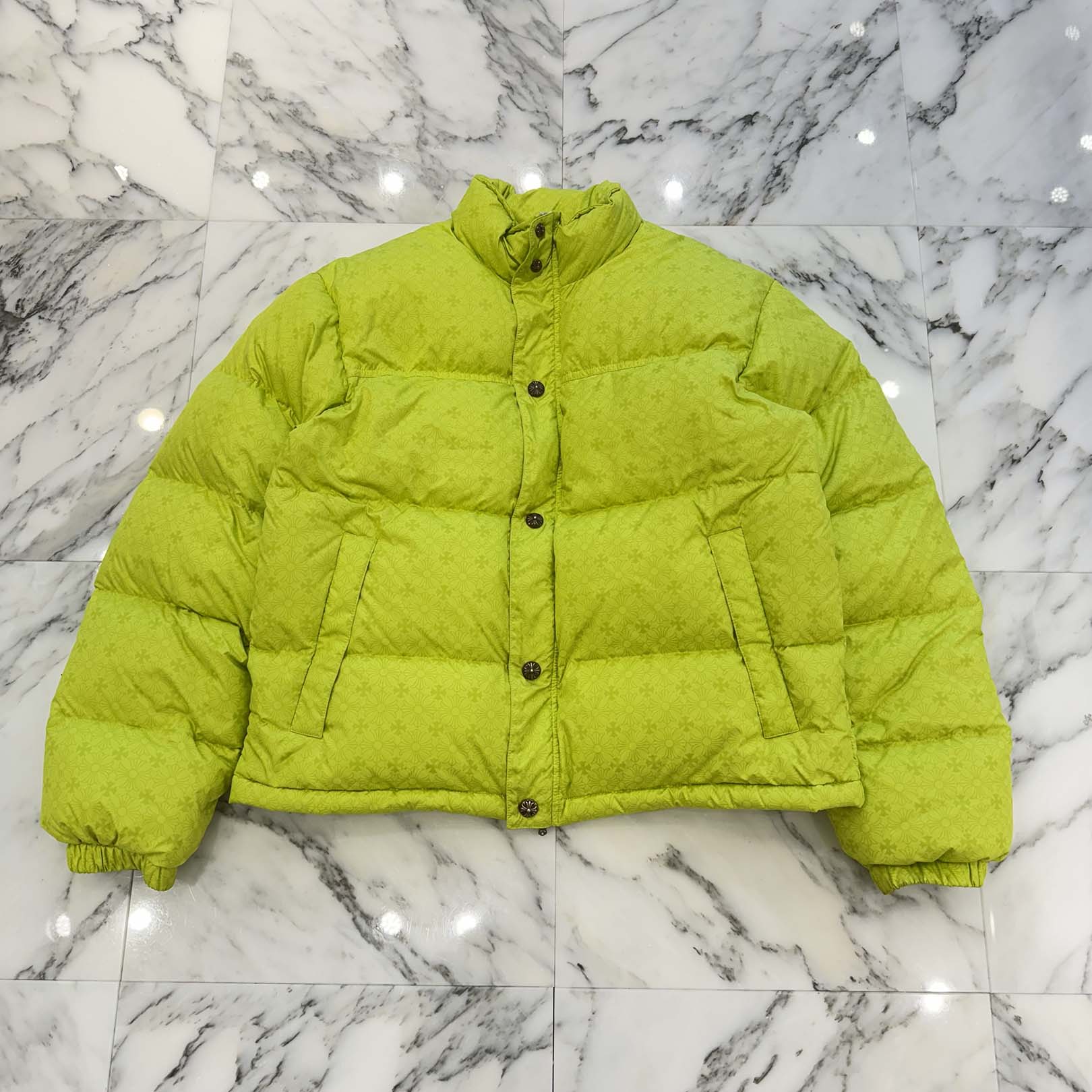 CHROME HEARTS CH Plus Stiff Down Jacket Size M クロムハーツ CHつけ加える スティッフ 落ちこむ上衣 上衣 ダガージップ クロスボールボタン CHつけ加える総柄 ライトグリーン 大きさM【260310】【中古-B】