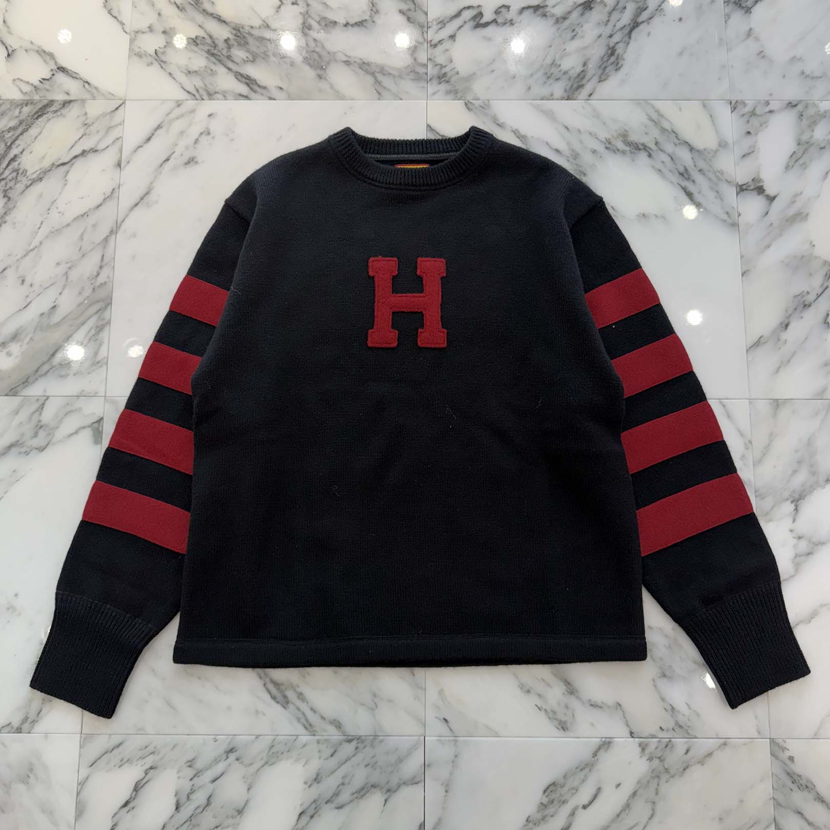 HUMAN MADE 2025AW Sports Knit Wool Sweater HM30CS032 Size L ヒューマンメイド スポーツニット ウール セーター レタードセーター アワードセーター Hパッチ サガラパッチ ブラック&times;レッド サイズL【260311】【中古-A】｜メメントスオンライン店