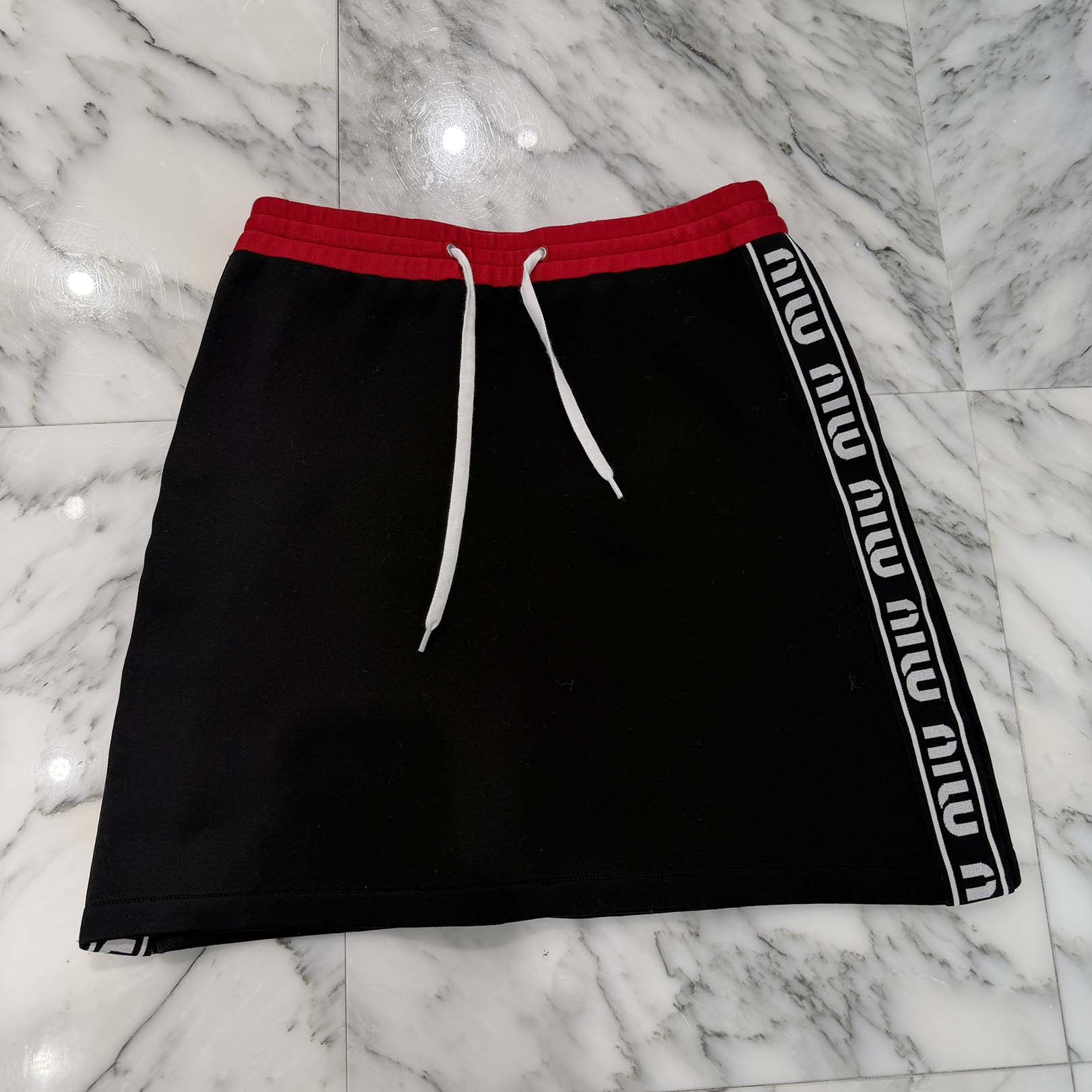 MIU MIU 2018SS Side Logo Label Sweat Mini Skirt MJD153 1TNK Size M ミュウミュウ サイドロゴラベル スウェットミニスカート サイドロゴ スウェットスカート ブラック&times;レッド&times;ホワイト サイズM【260312】【中古-A】｜メメントスオンライン店