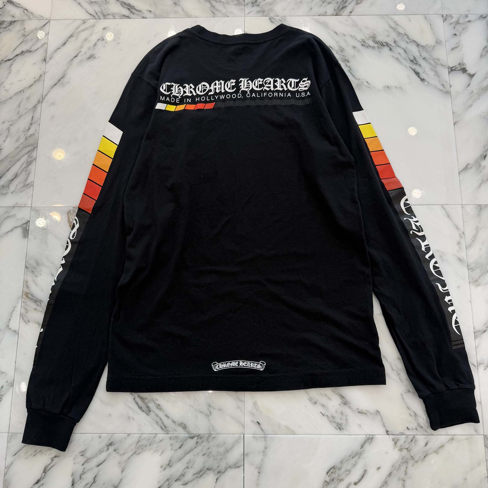 CHROME HEARTS Neon Bar Logo Long Sleeve Tee Size M クロムハーツ ネオンバー ロゴ ロングスリーブ Tシャツ 胸ポケ 袖ロゴ スクロールロゴ ハリウッド限定 ブラック&times;オレンジ&times;ホワイト サイズM【260314】【中古-A】｜メメントスオンライン店