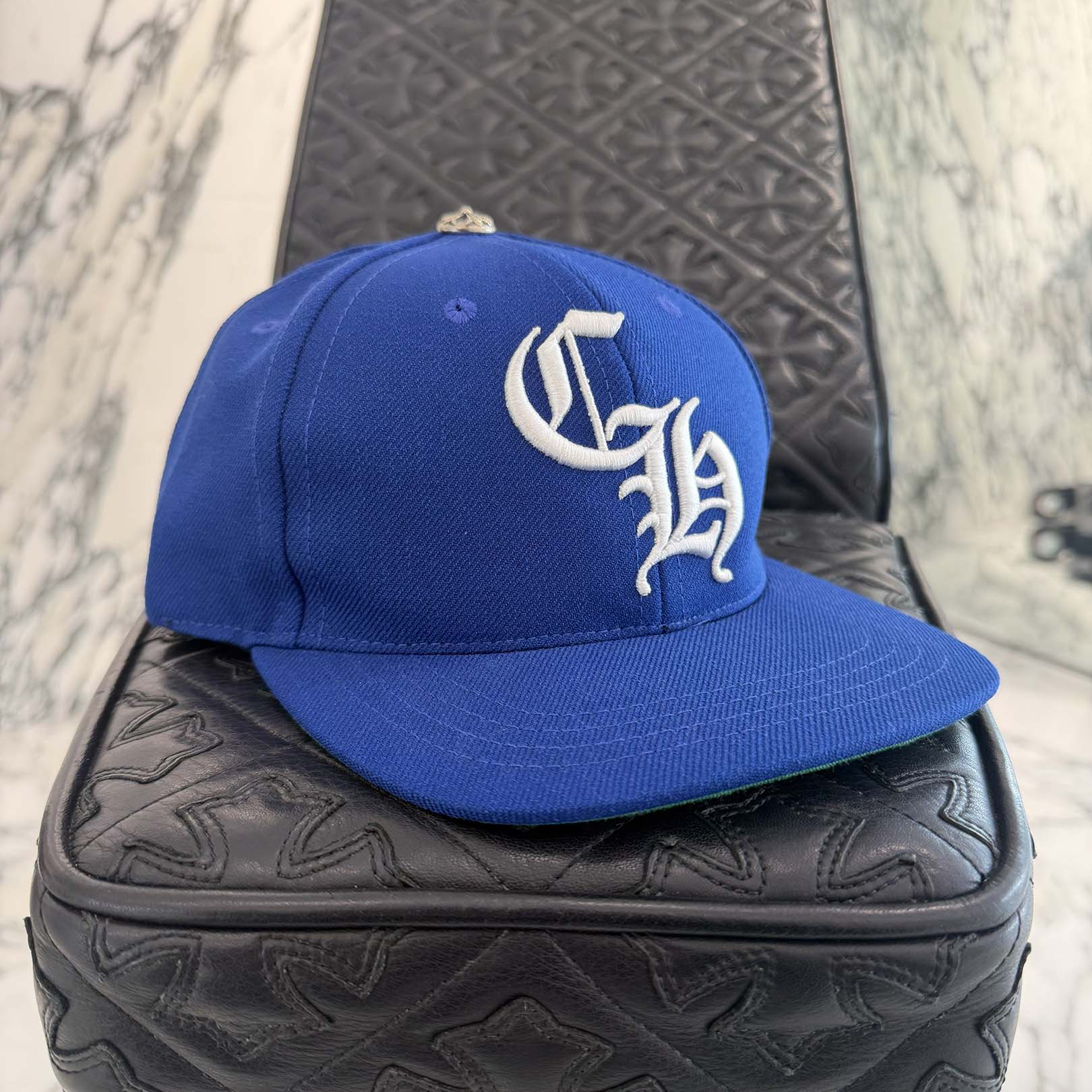 CHROME HEARTS CH Logo Embroidery Trucker Cap Size ONE SIZE (51-61) クロムハーツ CHロゴタイプ刺しゅう トラッカーキャップ 野球旗がしら 鳥打ち帽 クロスボール ロゴタイプ刺しゅう 青碧×白いこと×緑であること 大きさONE SIZE (51-61)【260317】【中古-A】