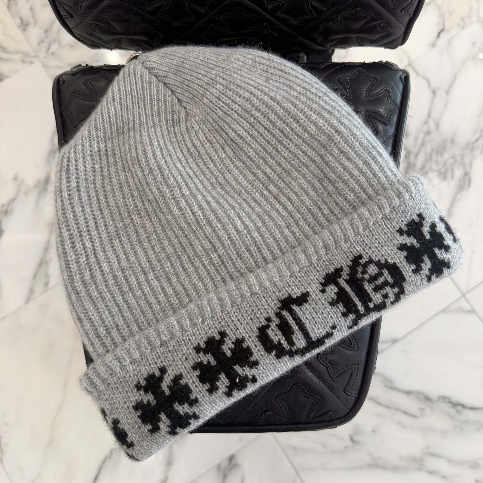 CHROME HEARTS BIG DADDY Cashmere Knit Beanie Size ONE SIZE (25珊) クロムハーツ ビッグダディ カシミール ニットビーニー 編み物帽 CHロゴタイプ スタークロスボール カシミール原料品 薄墨色×黒いこと 大きさONE SIZE (25珊)【260408】【新古品】