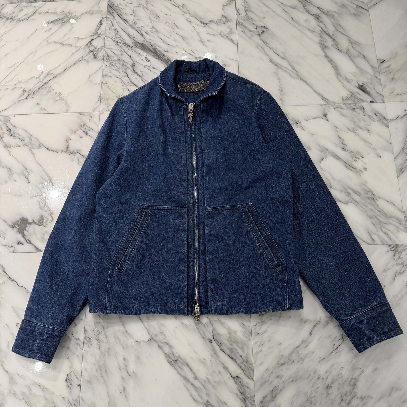 CHROME HEARTS Street Meat Dagger Zip Denim Jacket Size M クロムハーツ 表どおり羶肉 ダガージップ ジーンズ上衣 ジップアップジャケット ダガージップ ダブルジップ クロスボール しろがね色一皿 インディゴ 大きさM【260322】【中古-A】