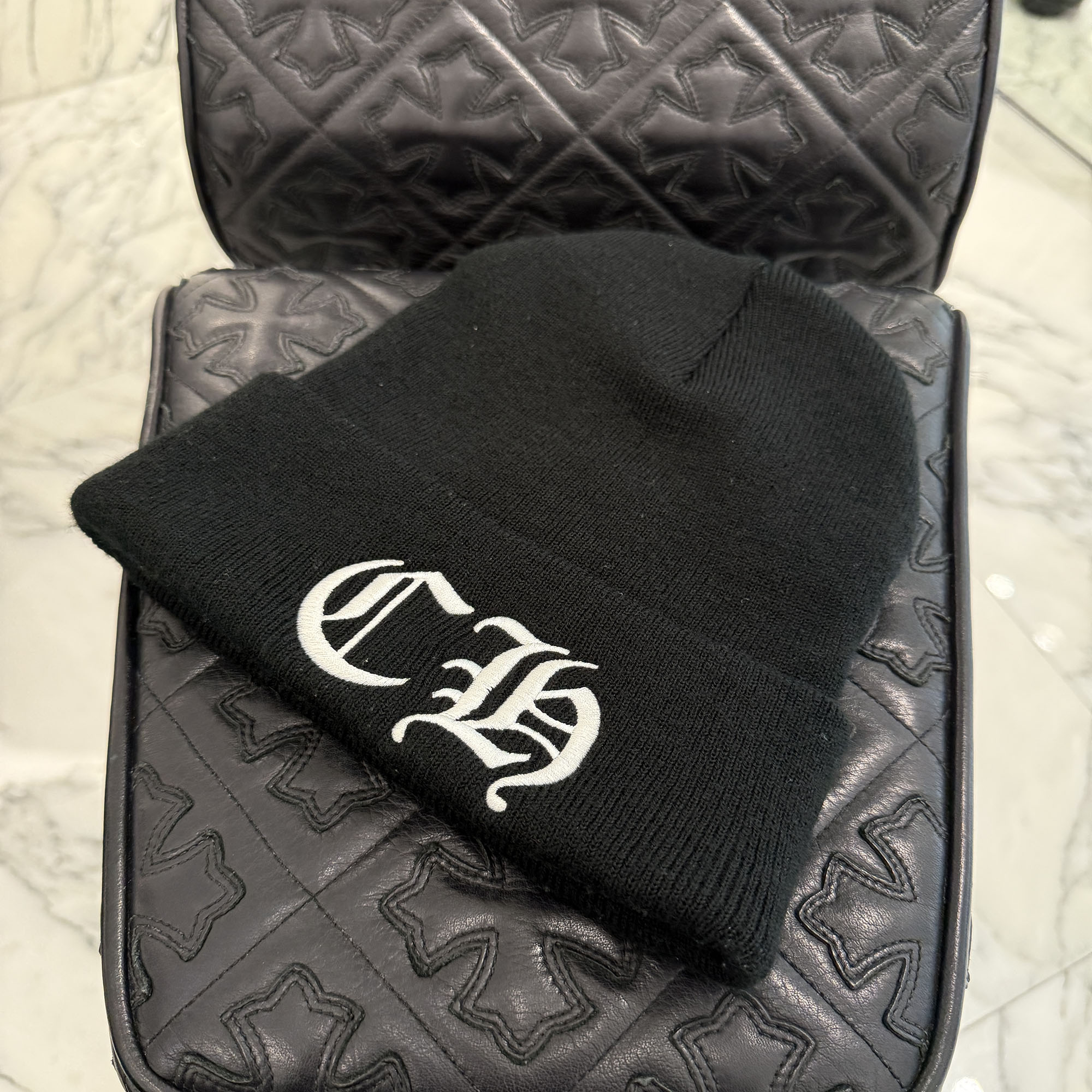 CHROME HEARTS CH Logo Embroidery Beanie Size ONE SIZE (22珊) クロムハーツ CHロゴタイプ刺しゅうビーニー 編み物帽 ロゴタイプ刺しゅう 黒いこと×白いこと 大きさONE SIZE (22珊)【260404】【新古品】