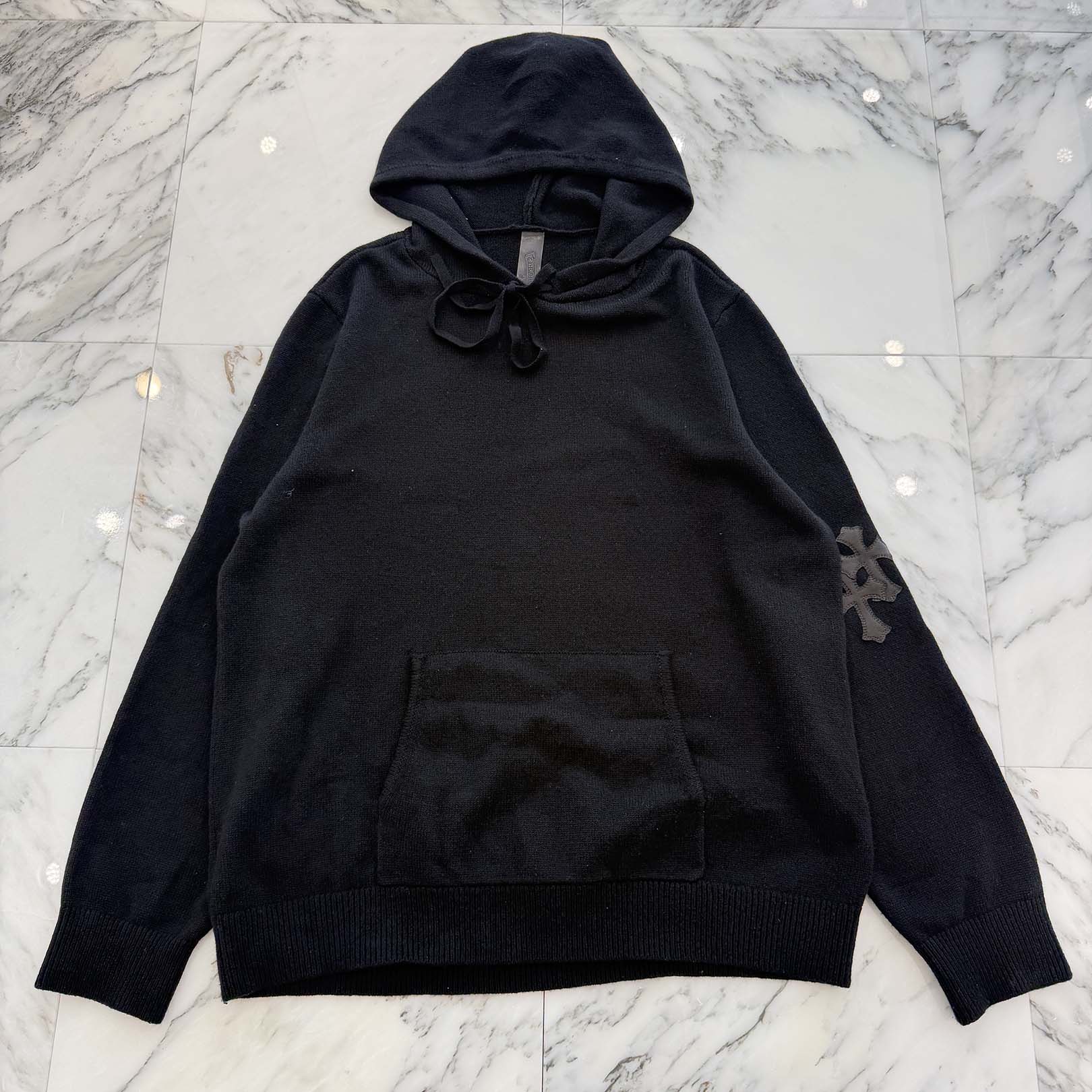 CHROME HEARTS Y NOT Leather Cross Patch Cashmere Knit Pullover Hoodie Size L クロムハーツ ワイ航空マイル レザークロスパッチ カシミール編み物 プルオーバーフーディ ティーシャツパーカー 肩はりつけ台継ぎ切れ シープスキン カシミヤ原料品 黒いこと 大きさL【260324】【中古-A】