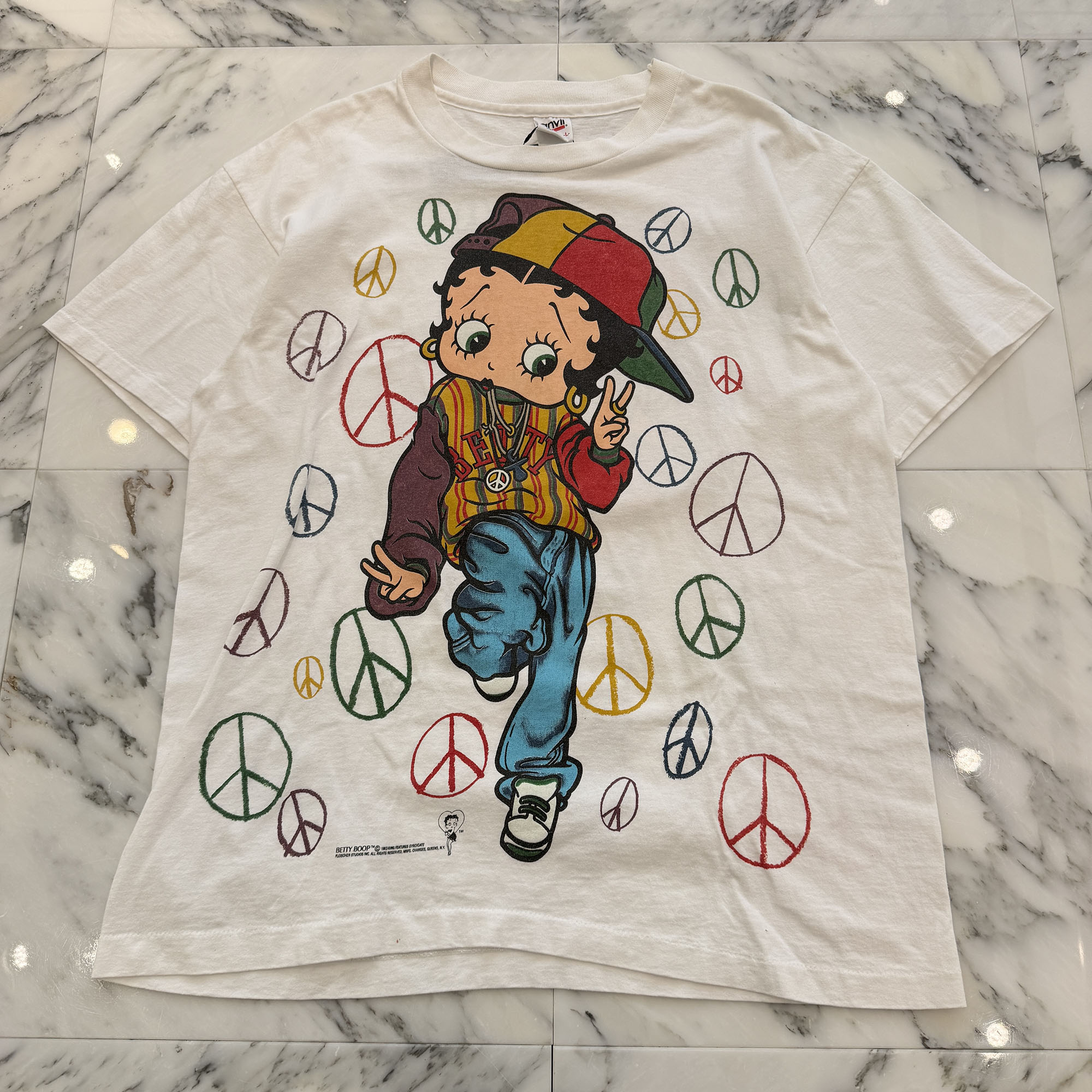 Vintage 90's Betty Boop "Multi Color Peace" 1993 anvil S/S Tee Size L ヴィンテージ 90's ベティブープ "マルチカラー ピース"1993 アンビル社製 Tシャツ 半袖カットソー ヴィンテージTシャツ イラストプリント ピースマーク ホワイト サイズL【260329】【中古-A】｜メメントスオンライン店