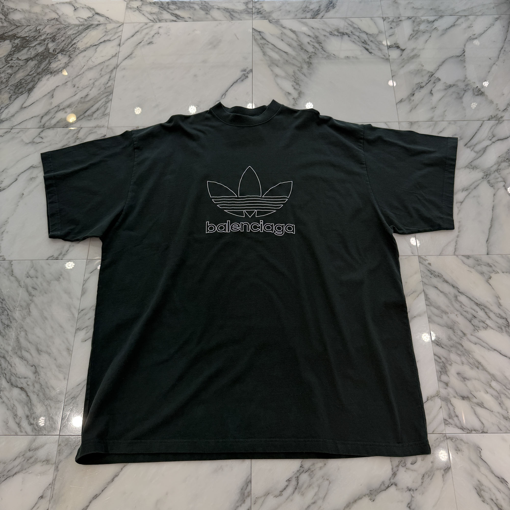 BALENCIAGA × adidas 2023SS Trefoil Logo Embroidery Tee 723976 TNVN8 Size 5 バレンシアガ×アディダス トレフォイルロゴ刺・墸 ティーシャツ 半袖カットソー 共同研究ティーシャツ 3本伝達ルート ロゴタイプ刺・墸 緑であること×白いこと 大きさ5【260330】【中古-A】