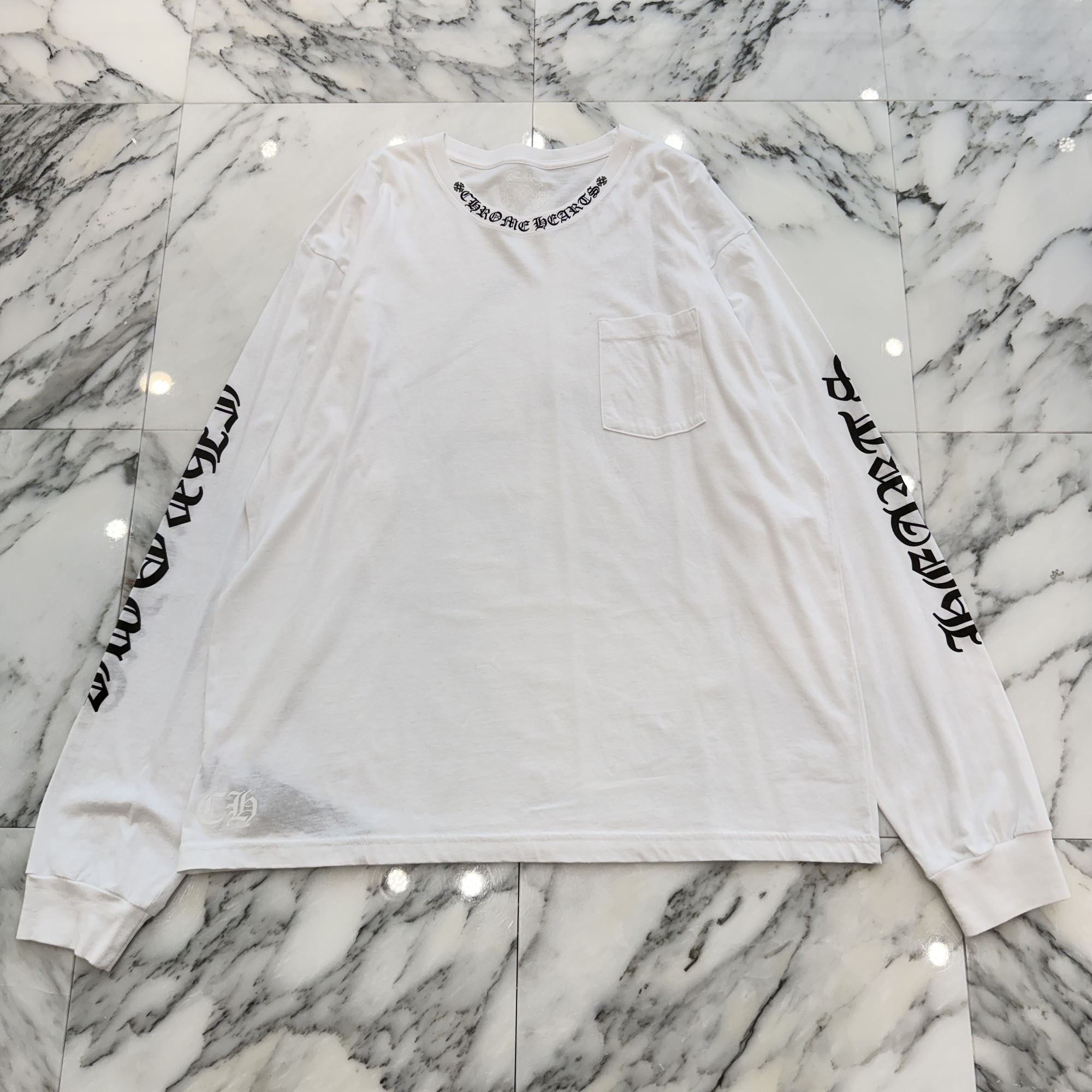 CHROME HEARTS Neck Logo Long Sleeve Tee Size XXL クロムハーツ ネックロゴ ロングスリーブTシャツ 長袖カットソー ロンT 胸ポケ 袖ロゴ ホワイト×ブラック サイズXXL【260402】【中古-A】|メメントスオンライン店