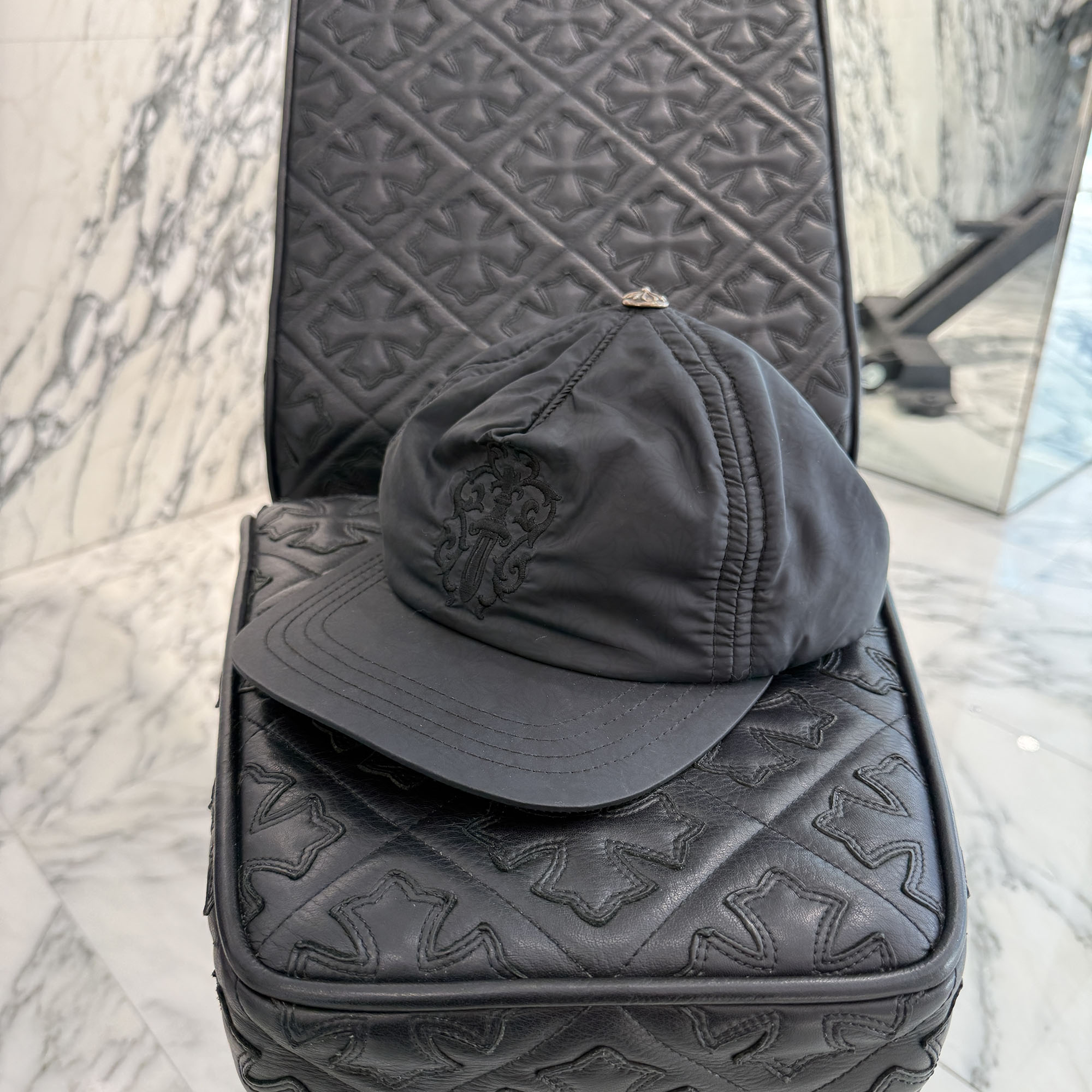 CHROME HEARTS CH Plus Vine Dagger Embroidery Nylon Cap Size ONE SIZE(53-60) クロムハーツ CHプラス総柄 ヴァインダガー刺繍 ナイロンキャップ トラッカーキャップ オールドクロム ブラック サイズONE SIZE(53-60)【260405】【中古-A】｜メメントスオンライン店