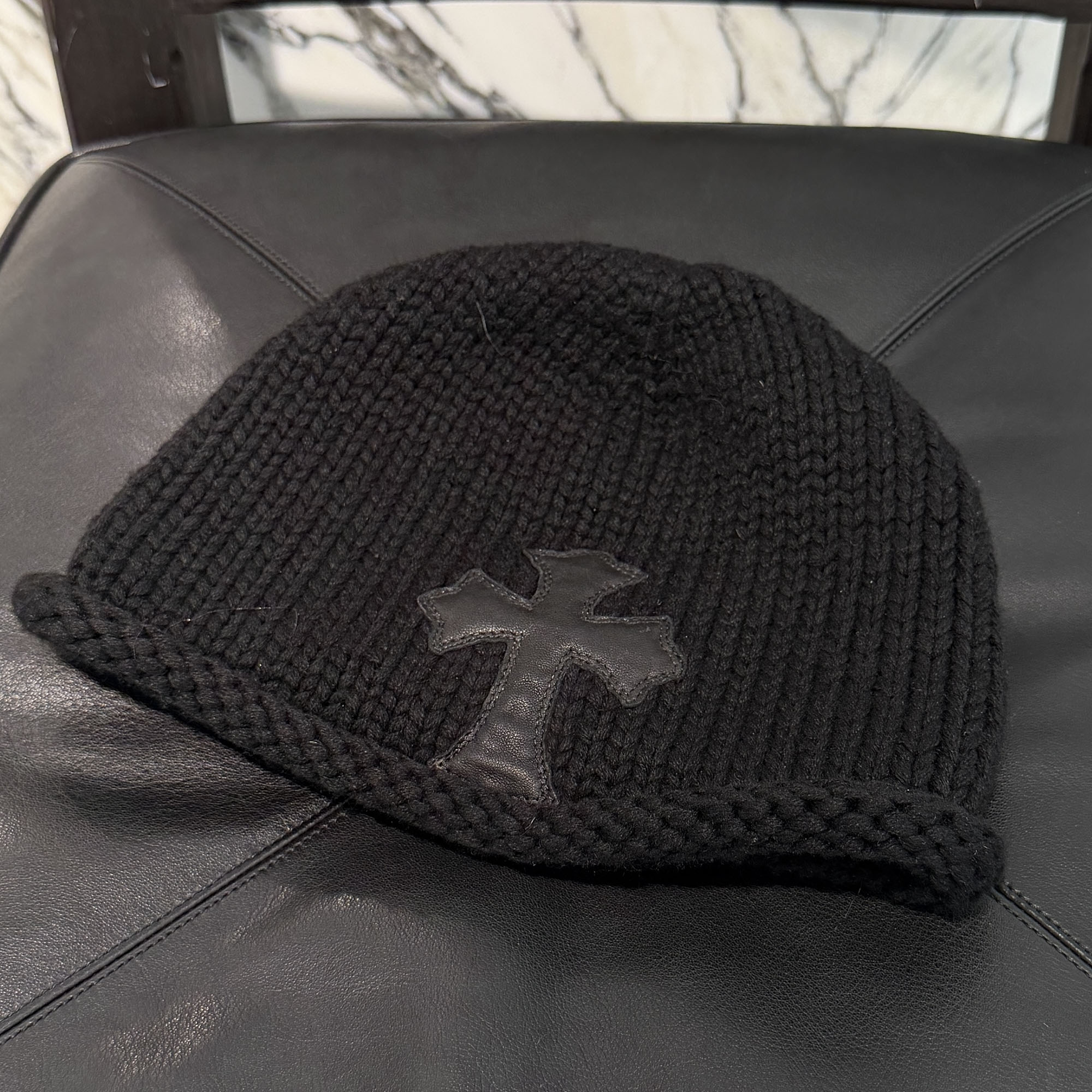 CHROME HEARTS Cashmere Leather 1 Cross Patch Beanie Size ONE SIZE（53-60）クロムハーツ カシミール なめし革 1はりつけ台継ぎ切れ ビーニー しろがね色925 クロスボール カーフレザー 黒いこと×しろがね色 大きさONE SIZE（53-60）【260408】【中古-A】