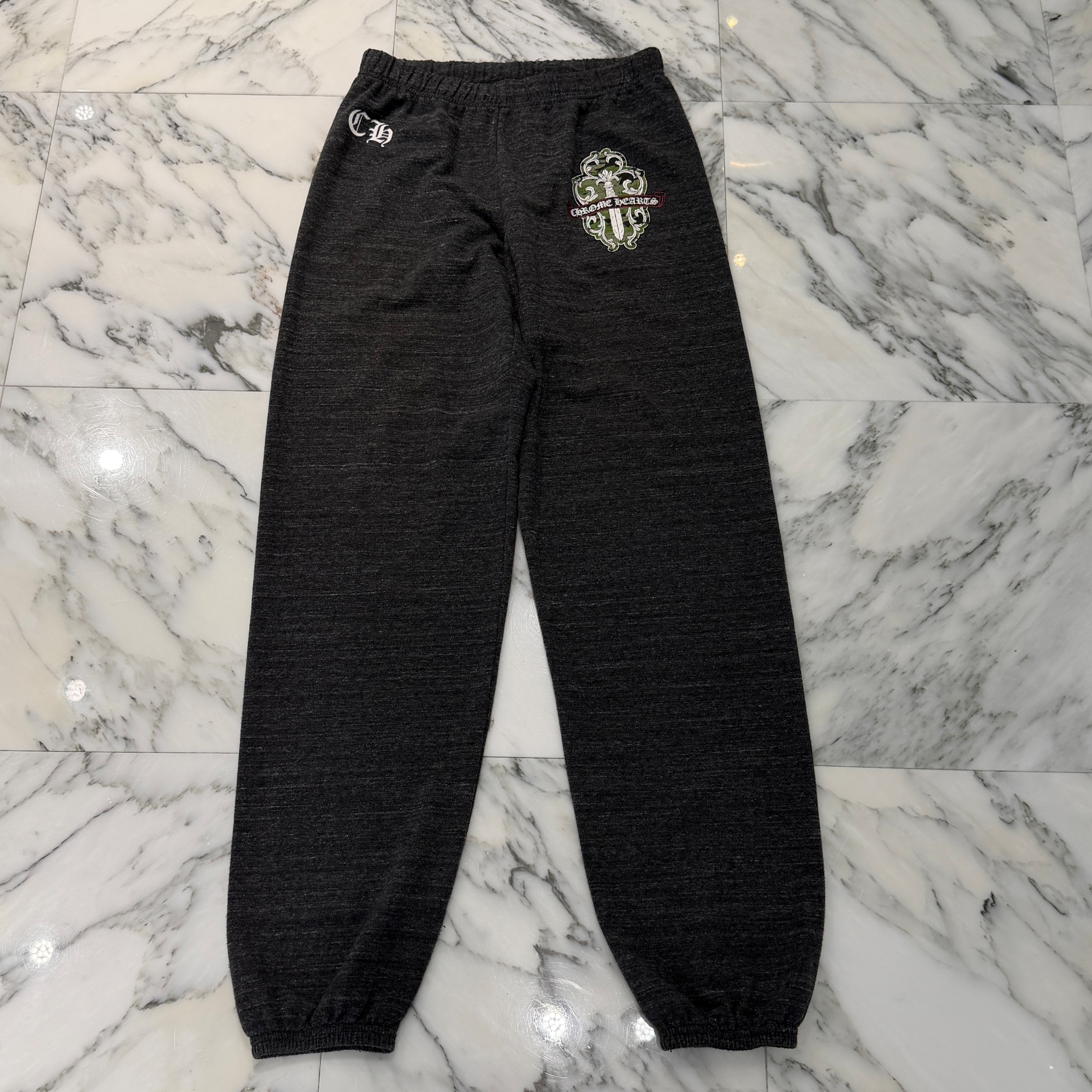 CHROME HEARTS Vine Dagger Logo Sweat Pants Size M クロムハーツ ヴァインダガーロゴスウェットパンツ CHロゴタイプ ロゴタイプ刷り上げる 薄墨色 大きさM【260418】【中古-B】