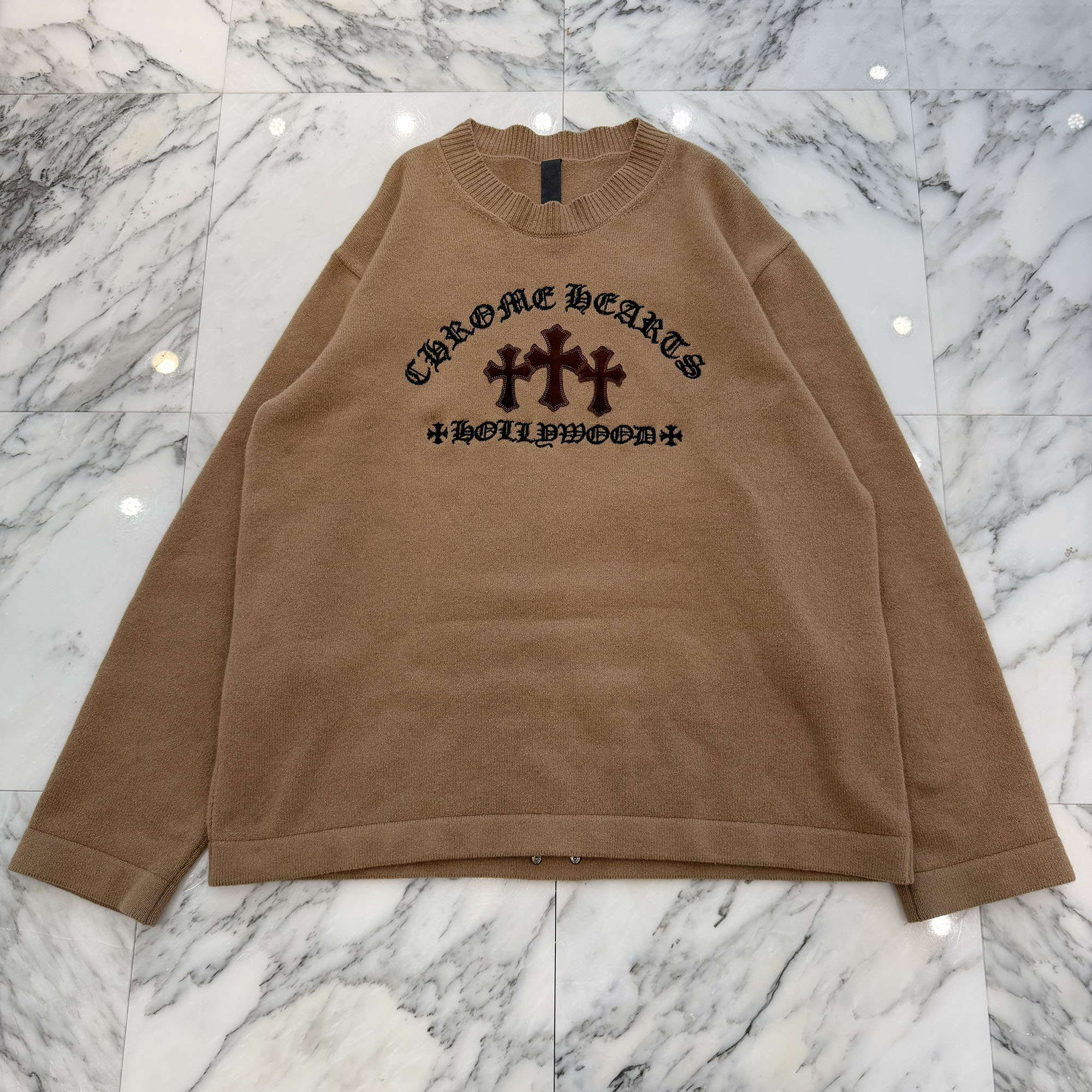 CHROME HEARTS Y NOT King Taco 3 Cemetery Cross Leather Patch Cashmere Knit Crew Neck Sweater Size XL クロムハーツ ワイ航空マイル 第一人者タコ 3セメタリークロスレザーパッチ カシミヤ編み物 プルオーバー クロスレザーパッチ 編み物 赤銅色 大きさXL【260420】【中古-A】