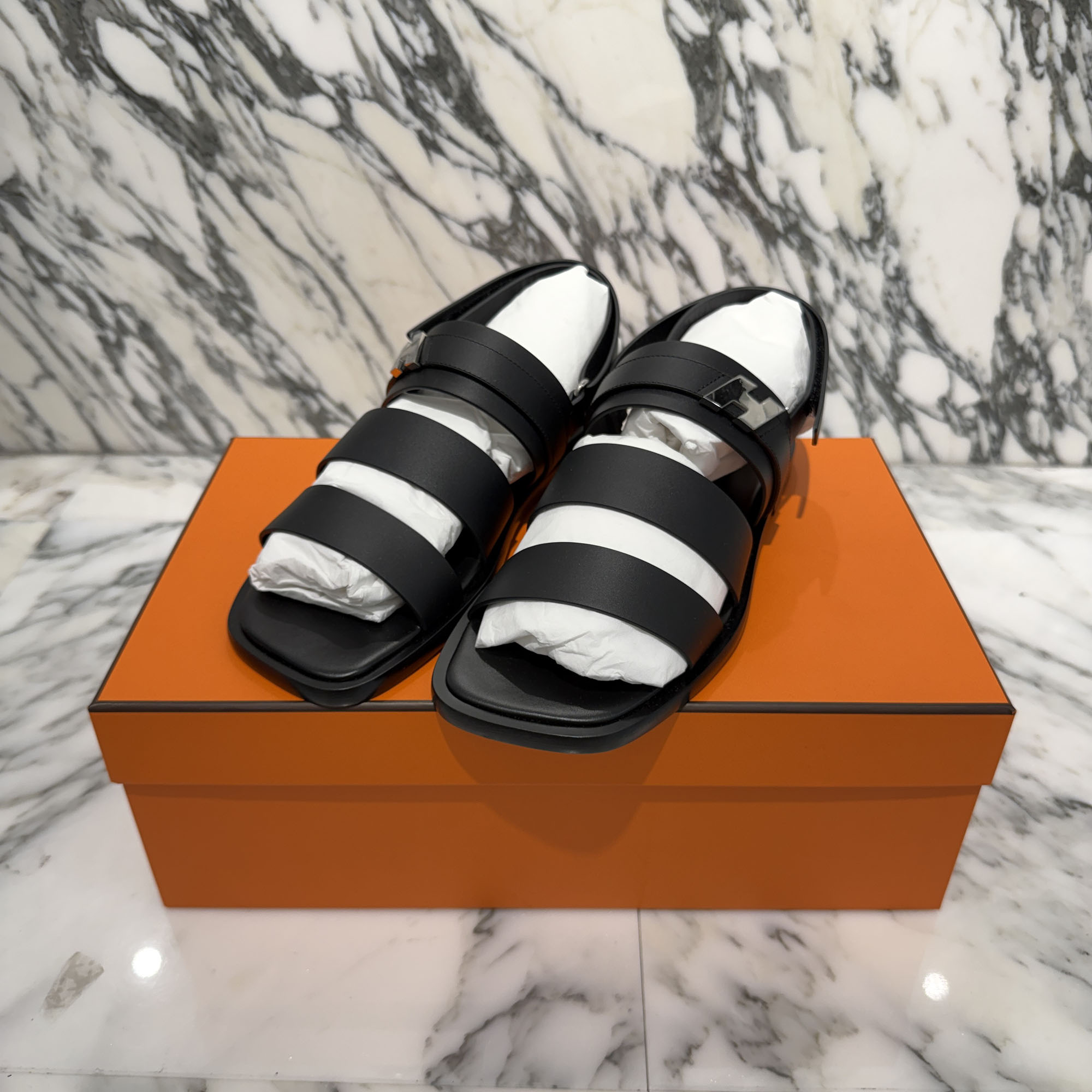 HERMES 2026SS Mikey Sandals H261992ZH01390 Size 41 (約26.0珊) エルメス マイキーサンダル 神通力磁気テープ Hロゴタイプ Hコルシーヴォバックル しろがね色金具 カーフスキン ノアール 大きさ41 (約26.0珊)【260503】【新古品】