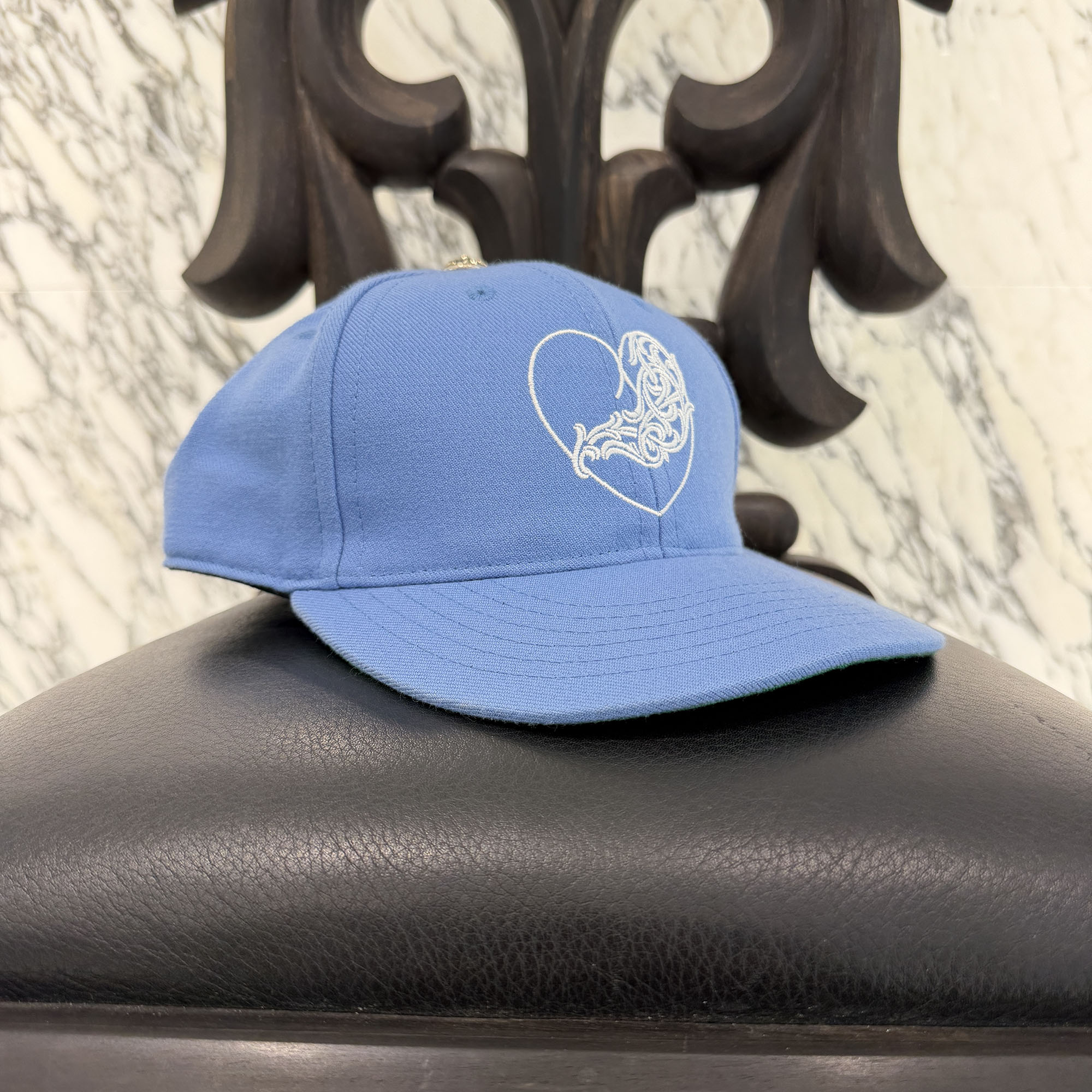 CHROME HEARTS 2024AW VINY HEART "LOVE YOU" Base Ball Cap Size 7 3/4 (61.5cm) クロムハーツ ヴィニーハート "ラブユー" ベースボールキャップ 帽子 ハート刺繍 CHロゴ クロスボール ブルー×ホワイト サイズ7 3/4 (61.5cm)【260508】【中古-A】|メメントスオンライン店