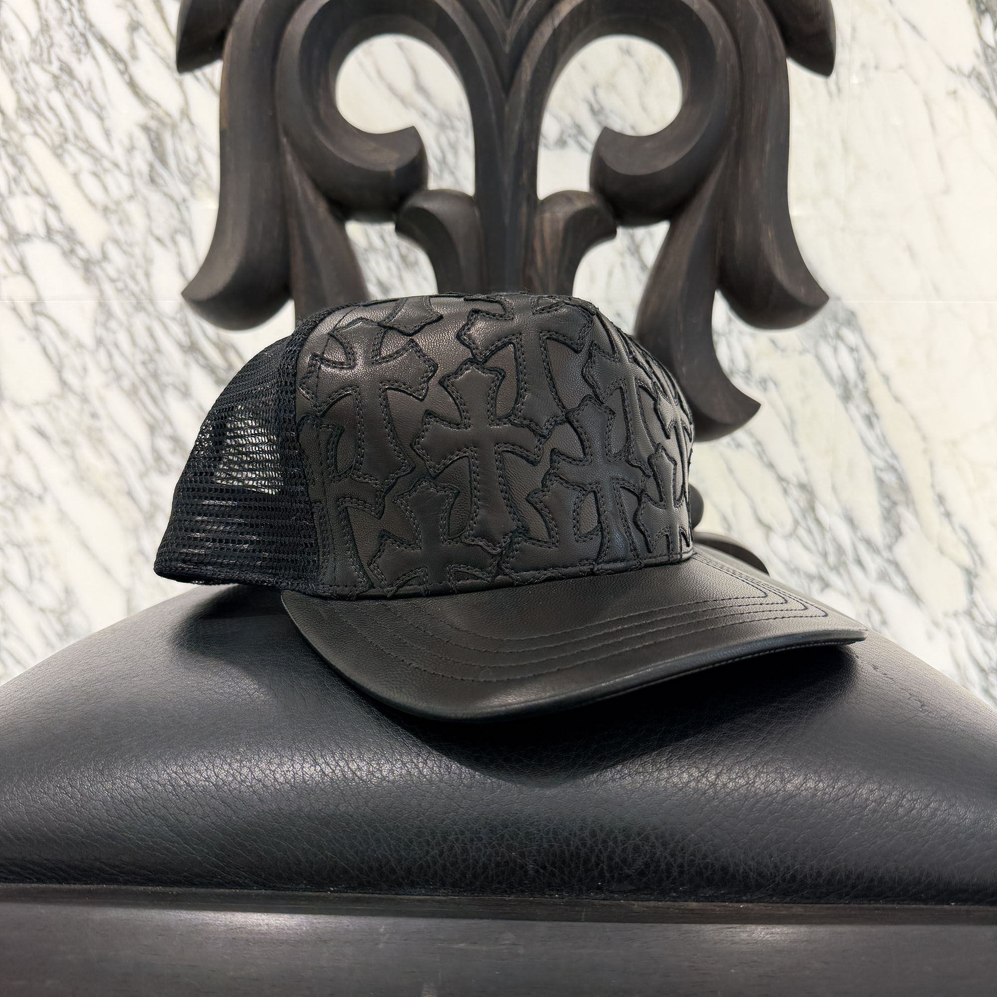 CHROME HEARTS Cemetary Cross Leather Patch Trucker Cap Size ONE SIZE (51-61) クロムハーツ セメタリークロスレザーパッチトラッカーキャップ メッシュ旗がしら 総柄 クロスボール 鳥打ち帽 黒いこと 大きさONE SIZE (51-61)【260508】【中古-A】