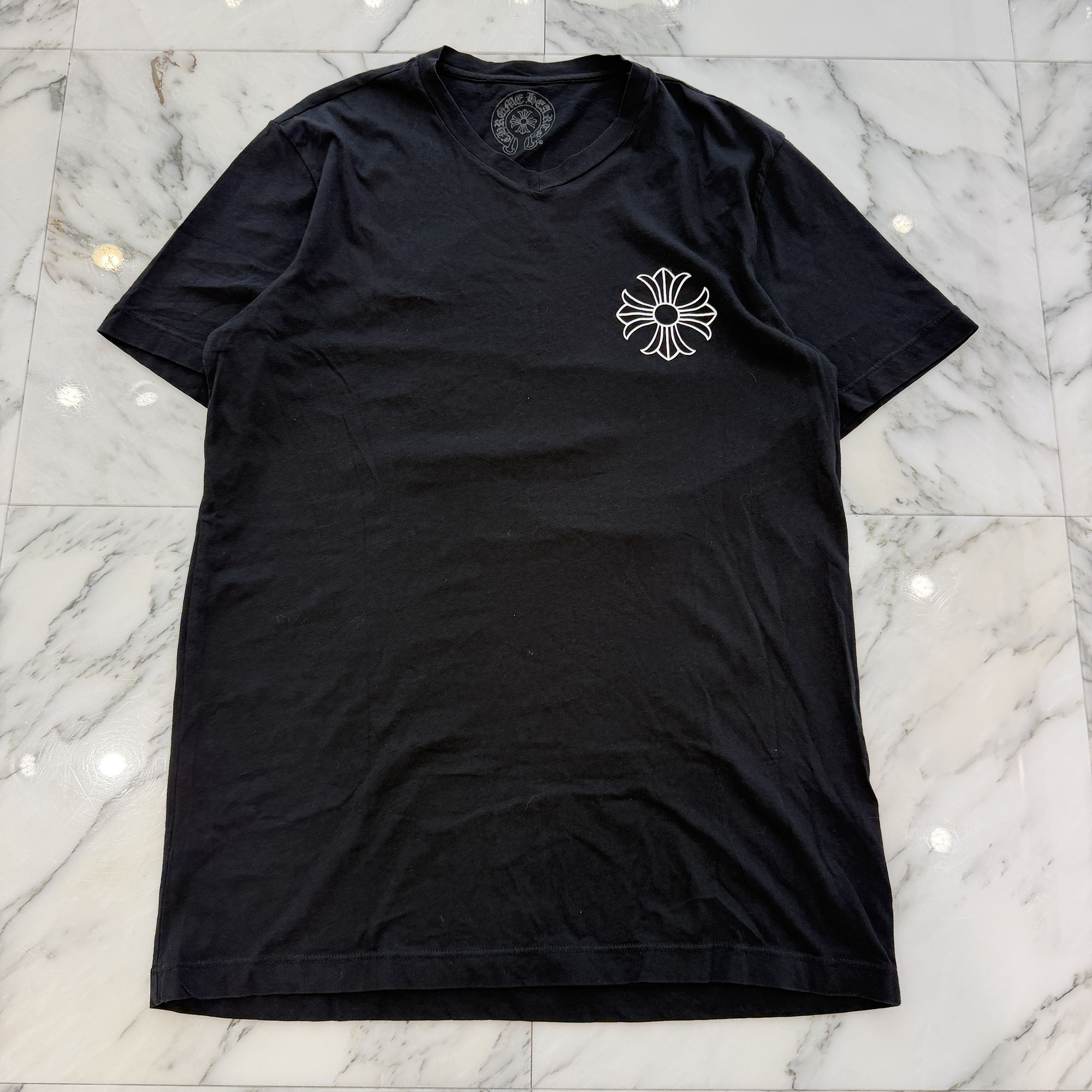 CHROME HEARTS CH Plus Print V Neck Tee Size M クロムハーツ CH足し加える刷り上げる Vのど頚 プルオーバー 半袖カットソー ワンポイント 年寄りのCr 黒いこと×白いこと 大きさM【260508】【中古-B】