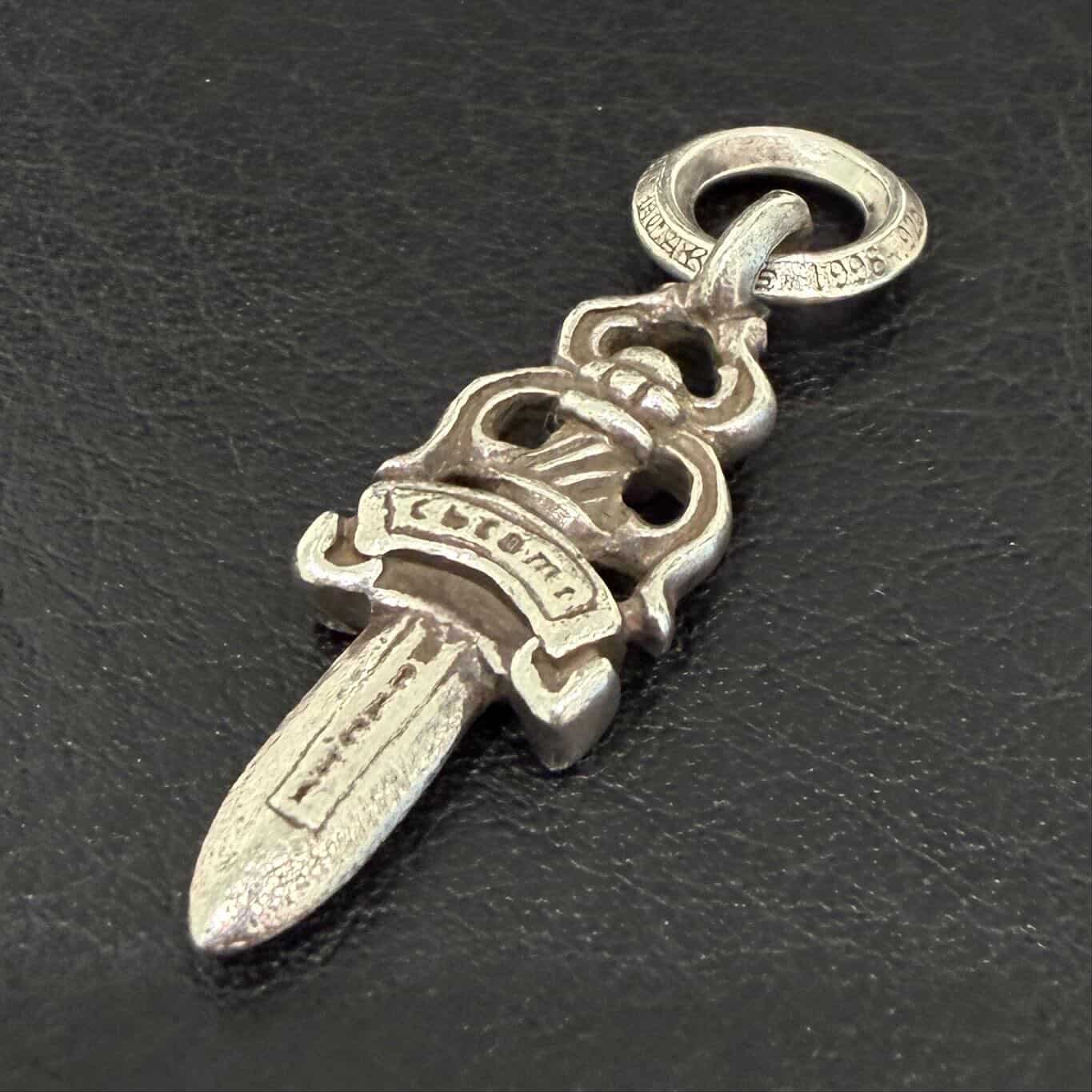 CHROME HEARTS Dagger Charm #5 Pendant Top クロムハーツ ダガー 惹き付ける #5 シャンデリヤいの一番 添え物 頸飾りいの一番 しろがね色925 しろがね色【260509】【中古-B】