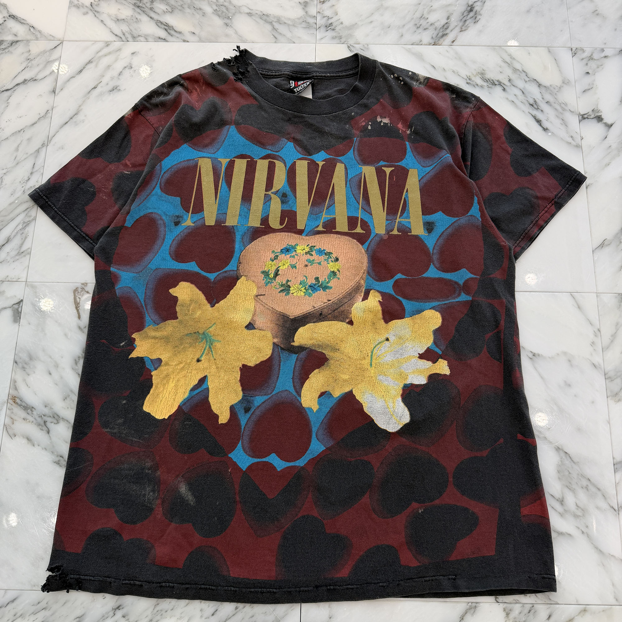 Vintage 90's NIRVANA "Heart Shaped Box" Giant S/S Tee Size XL ヴィンテージ 90's ニルバーナ ハート・シェイプト・ボックス ジャイアント社製 Tシャツ 半袖カットソー ヴィンテージTシャツ ハート 花 ダメージ加工 チャコール サイズXL【260511】【中古-A】｜メメントスオンライン店