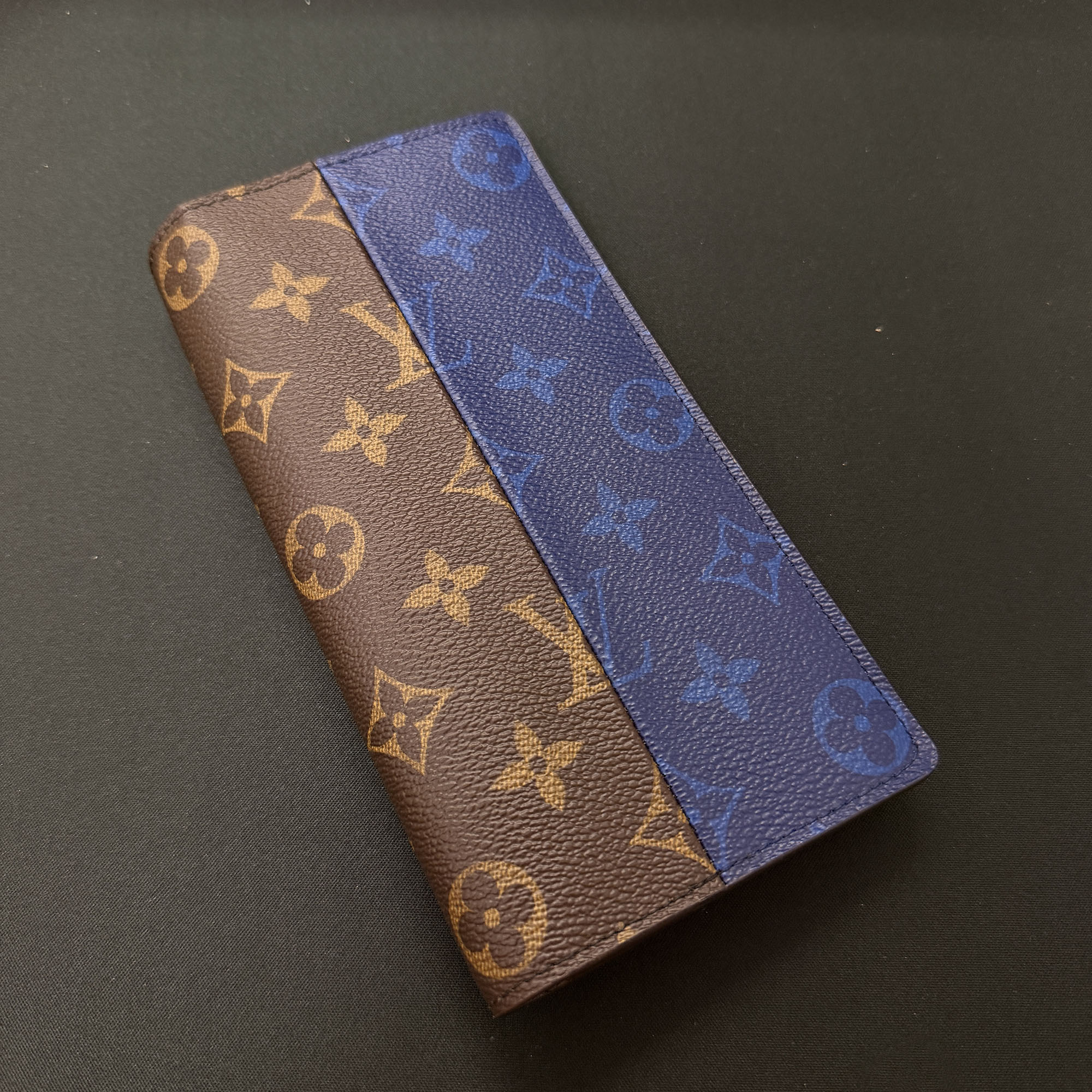 LOUIS VUITTON 2018SS Portefeuille Brazza " Split Blue " M63026 ルイヴィトン ポルトフォイユ・ブラザ "スプリットブルー" 長財布 開閉財布 モノグラム LVロゴ スプリットデザイン 刻印金具 16ポケット ゴールド金具 ブラウン&times;ネイビー【260512】【中古-A】｜メメントスオンライン店
