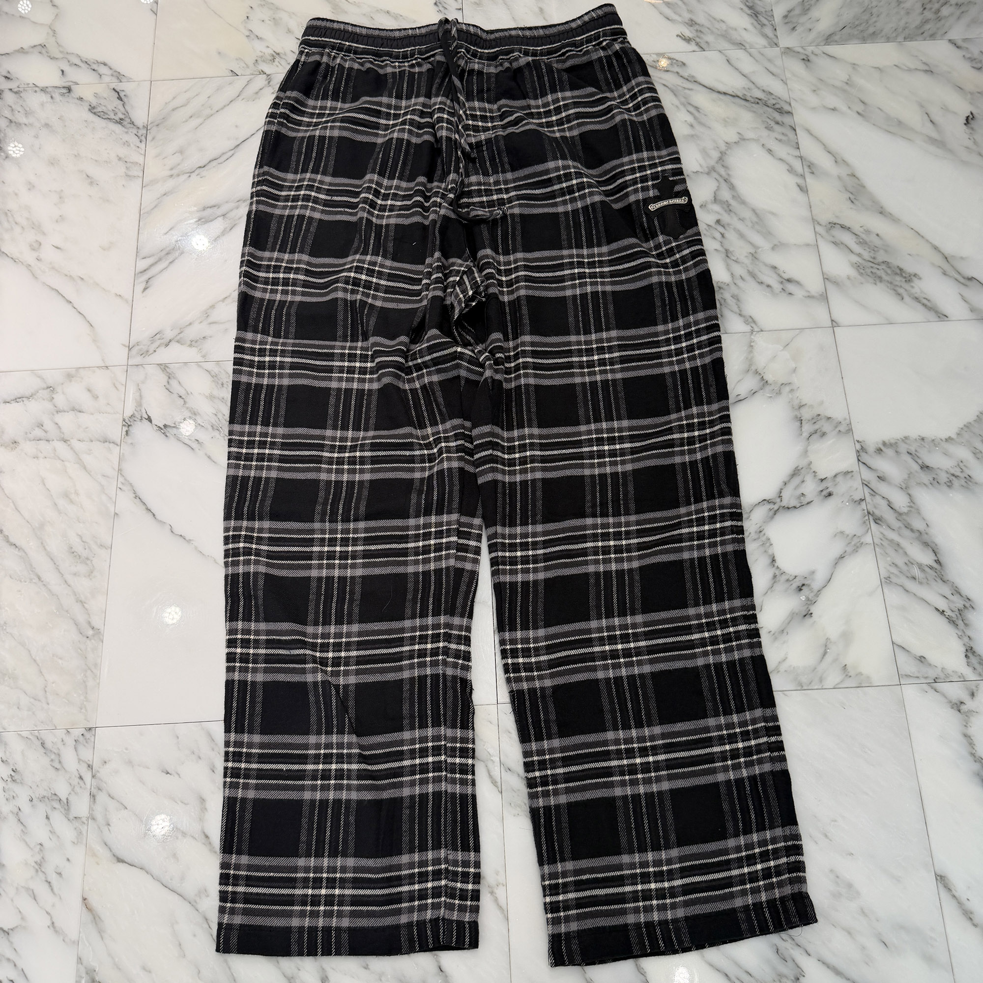 CHROME HEARTS 1 Cross Leather Patch After School Flannel Check Pants Size L クロムハーツ 1 はりつけ台 なめし革 継ぎ切れ アフター学院 綿ネル 読み合わせる ズボン下 なめし革継ぎ切れ はりつけ台継ぎ切れ 読み合わせる柄 黒いこと×白いこと×薄墨色 大いさL【260517】【新古品】