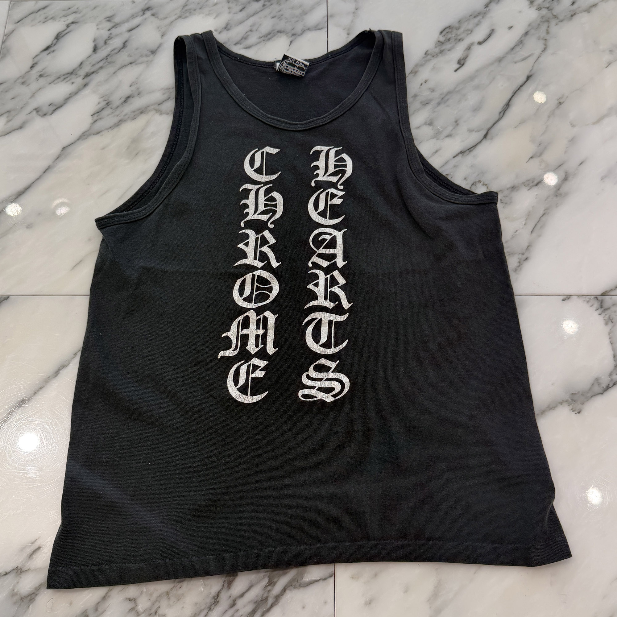 CHROME HEARTS Script Logo Print Tank Top Size S クロムハーツ 原作ロゴタイプ プリントタンクトップ 年寄りのCr 両面刷り上げる 暗灰色×白いこと 大いさS【260523】【中古-B】