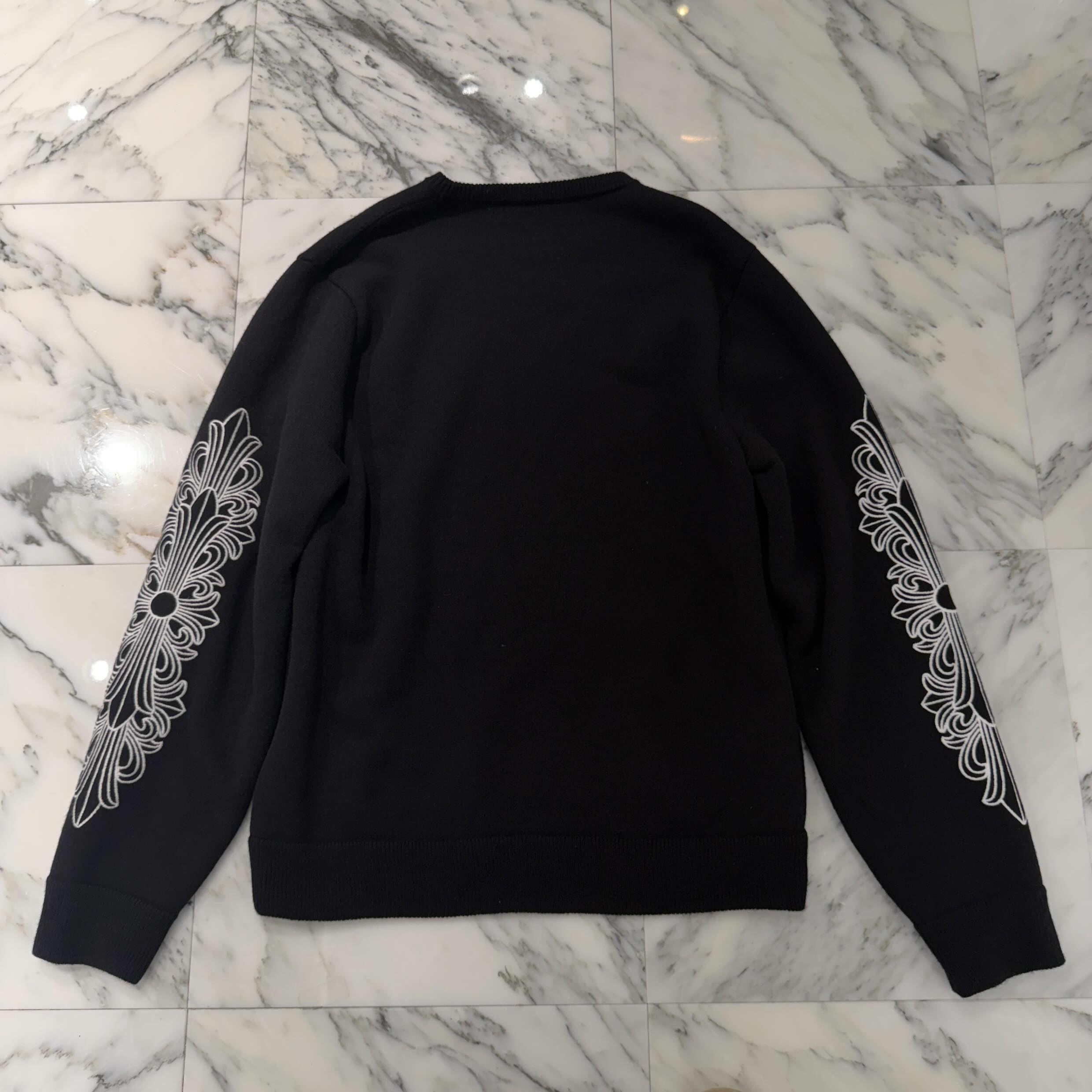 CHROME HEARTS Y NOT Floral Cross Embroidery Crew Neck Cashmere Knit Sweater Size L クロムハーツ ワイ航空マイル フローラルクロス クルーネックカシミヤニットセーター ティーシャツ 編み物 袖刷り上げる カシミール原料品 黒いこと×白いこと 大いさL【260523】【新古品】