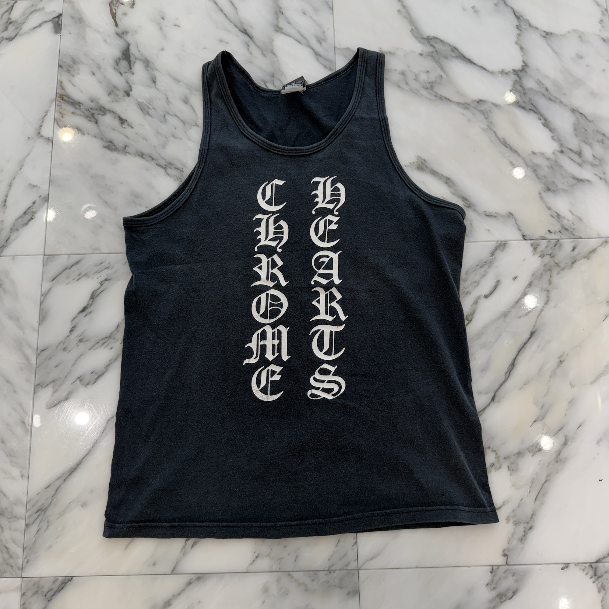 CHROME HEARTS Script Logo Print Tank Top Size S クロムハーツ 原作ロゴタイプ プリントタンクトップ ノースリーブ ロゴタイプ刷り上げる 年寄りのCr 両面刷り上げる 濃灰色×白いこと 大きさS【260528】【中古-B】
