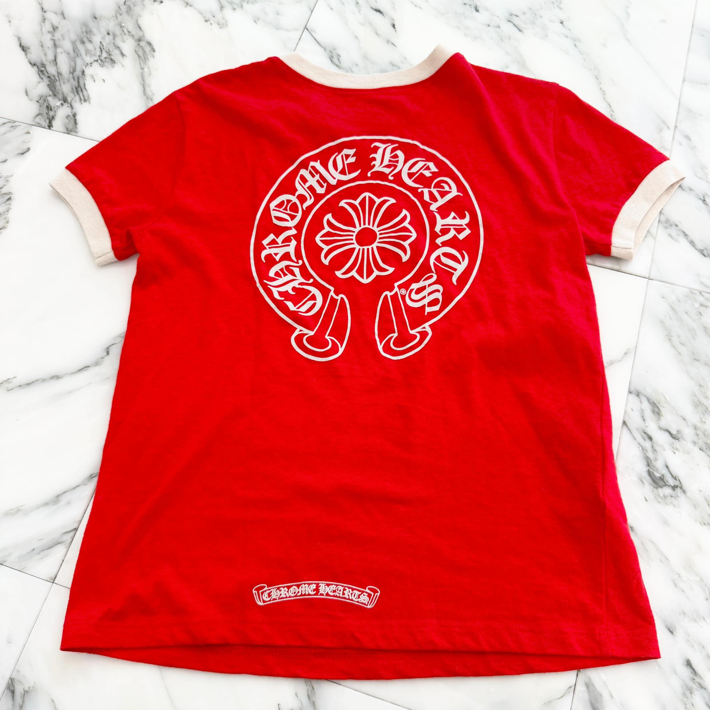 CHROME HEARTS Back Horseshoe Print Ringer Tee Size XS クロムハーツ バックホースシュープリントリンガーティーシャツ 半袖カットソー 刈り込みティーシャツ スクロールロゴタイプ レディースCr 赤いこと×ベージュ 大きさXS【260528】【中古-B】