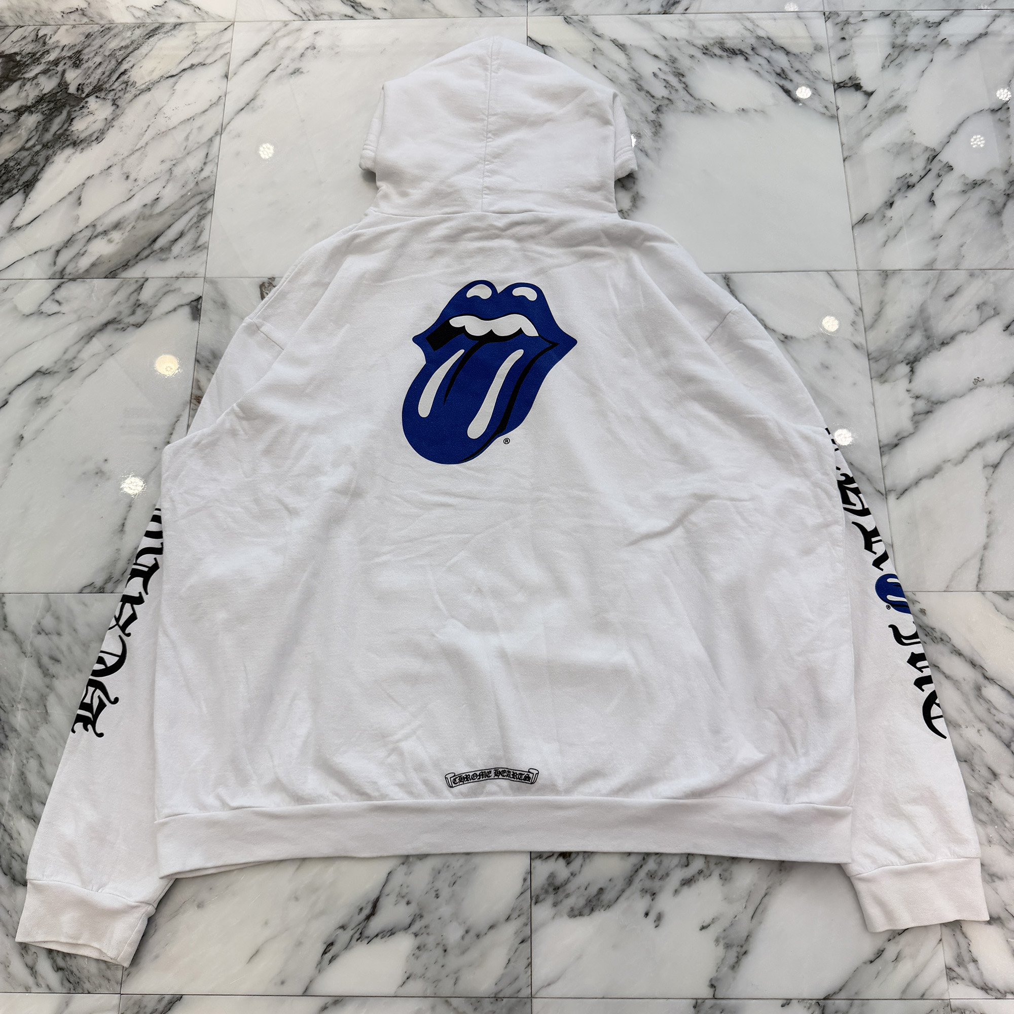 CHROME HEARTS × The Rolling Stones Lip \u0026 Tongue Print Pullover Hoodie Size XXL クロムハーツ × ローリングストーンズ 下唇\u0026タン 刷り上げる プルオーバーフーディ ティーシャツパーカー スクロールロゴタイプ 白いこと×青碧×黒いこと 大きさXXL【260530】【中古-B】