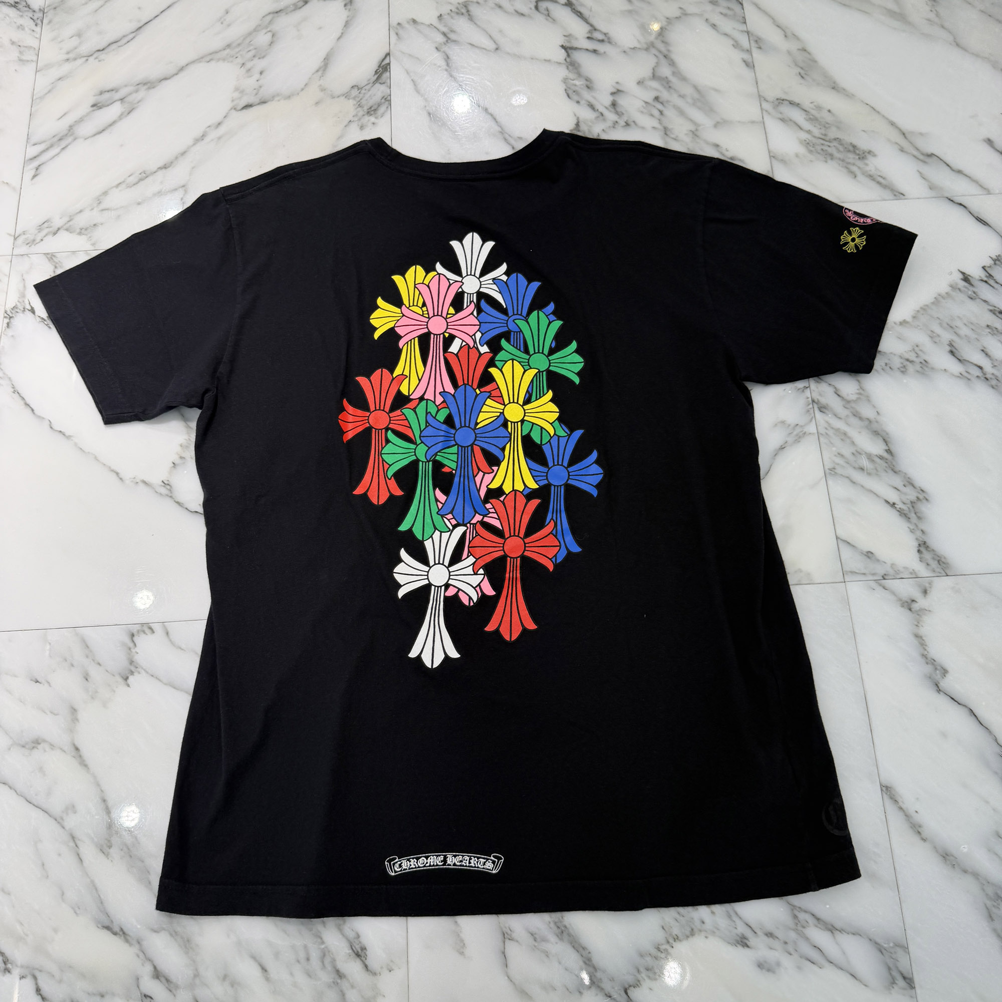 CHROME HEARTS 2021SS MLTCOL CEM CRS Tee Size XL クロムハーツ マルチ色つや セメタリークロス ティーシャツ 半袖カットソー ポケT スクロールロゴタイプ 袖刷り上げる 黒いこと×マルチ色つや 大きさXL【260531】【中古-B】