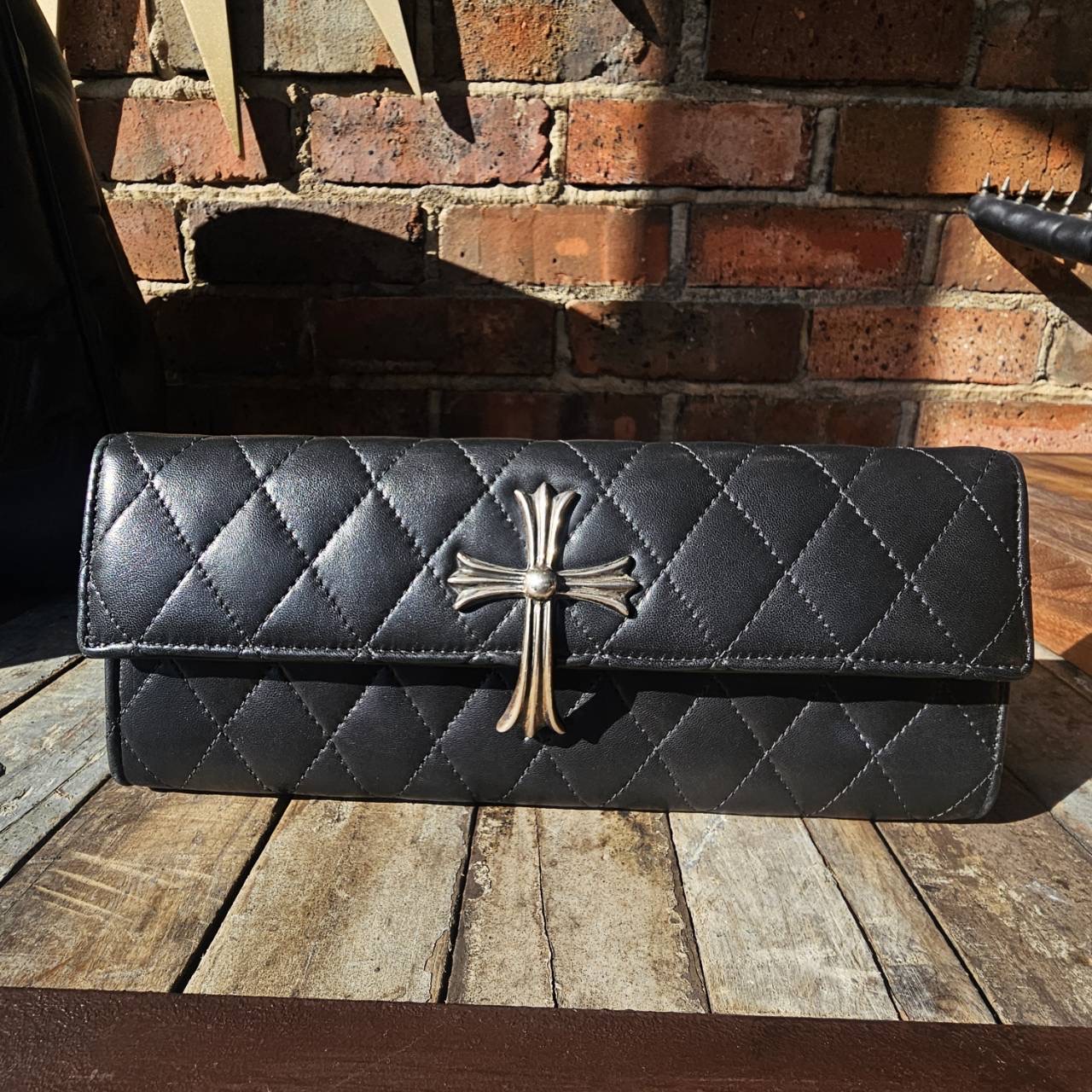 CHROME HEARTS Large CH Cross Quilted Dinner Clutch Bag クロムハーツ ラージCHはりつけ台 晩さん会 クラッチペダル御徒面子 なめし革御徒面子 ハンドバック ラージクロスリベット ダガージップ 黒いこと【260531】【中古-A】