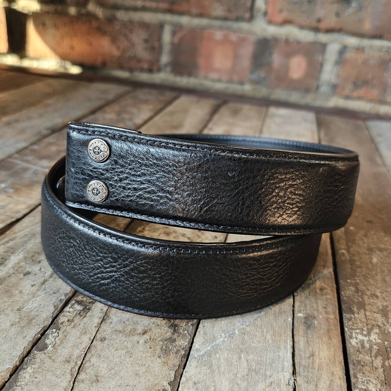 CHROME HEARTS 1.5 STRAP Horseshoe Rivet Leather Belt Size 30 クロムハーツ 1.5同盟罷工一回り ホースシューリベット なめし革三尺帯 ベルトストラップ 5個穴 ホースシューボタンかざり付ける カーフスキン 黒いこと 大きさ30【260531】【ほぼ新品】