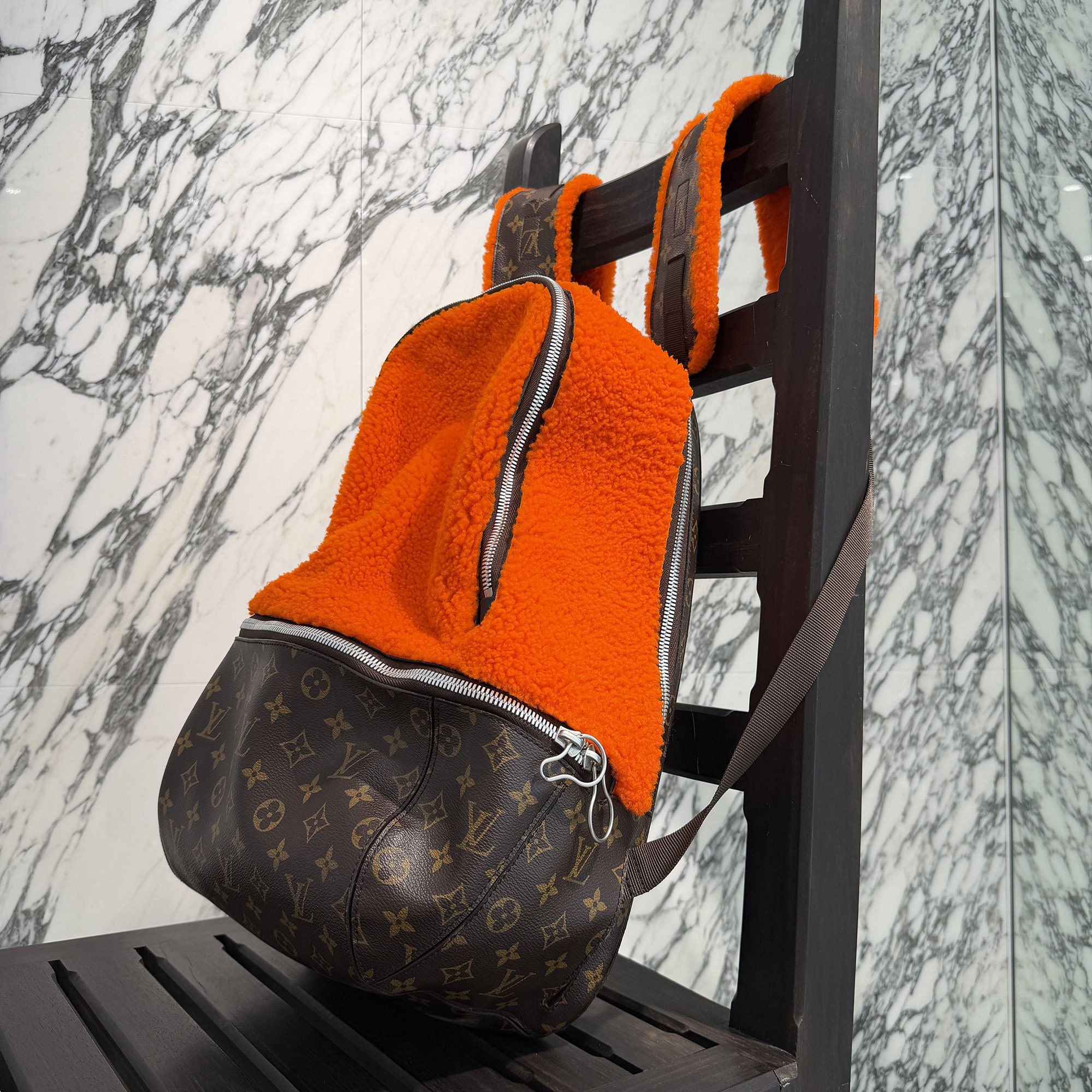 LOUIS VUITTON Celebrating Monogram Backpack M40277 ルイヴィトン セレブレイティング モノグラム うしろ側容器に並べる 背嚢 なめし革御徒面子 モノグラム 総柄 マーク・ニューソンデザイン 160周年祝する品目 赤銅色×オレンジ色【260601】【中古-A】