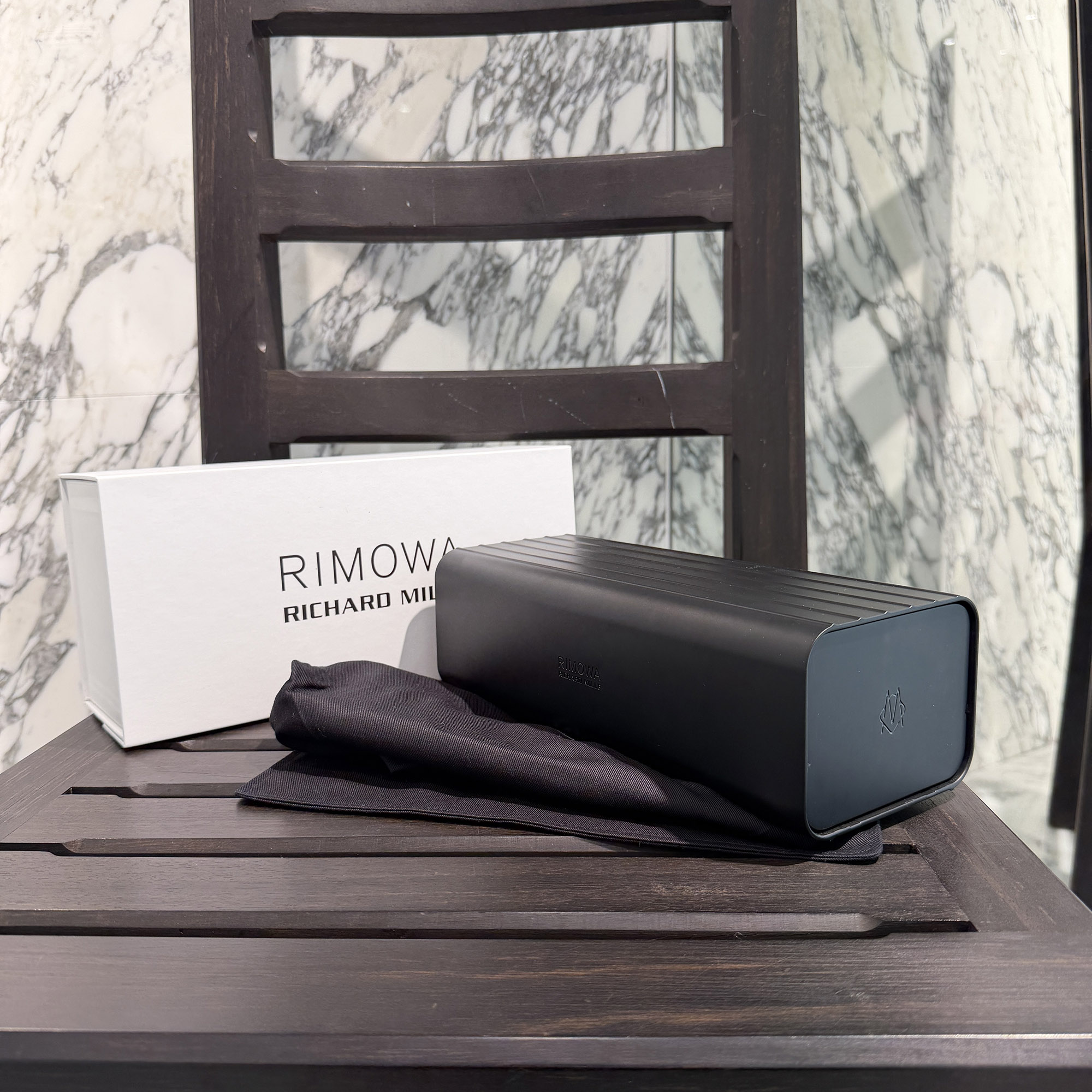 RIMOWA × RICHARD MILLE  Watch Case  リモワ × リシャール・ミル ウオッチケース 時辰儀容れもの 3個納める 大物ノベルティ 非売品 黒いこと【260605】【中古-A】