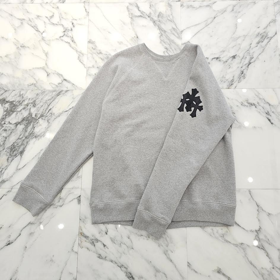 CHROME HEARTS Y NOT Cemetery Cross Leather Patch Sweatshirt Size L クロムハーツ ワイ航空マイル セメタリークロス なめし革継ぎ切れ トレーナー クルーネックトレーナー 差し交わす継ぎ切れ しろがね色ロゴタイプ一皿 薄墨色×黒いこと 大きさL【260610】【新古品】