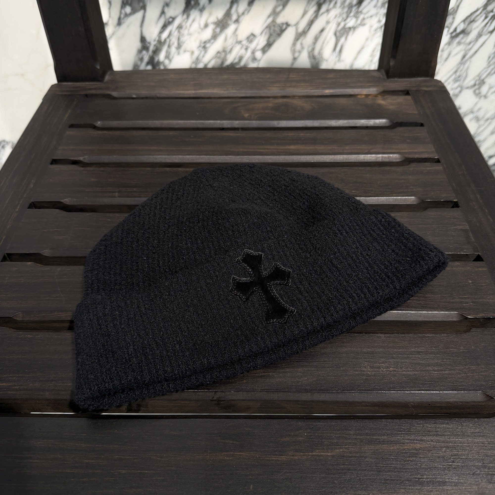 CHROME HEARTS Harako Leather Cross Patch Beanie Size ONE SIZE (53-60) クロムハーツ ハラコ レザークロスパッチ ビーニー 編み物帽 ハラコレザー 差し交わす継ぎ切れ 鉄沓 黒いこと 大きさONE SIZE (53-60)【260610】【新古品】