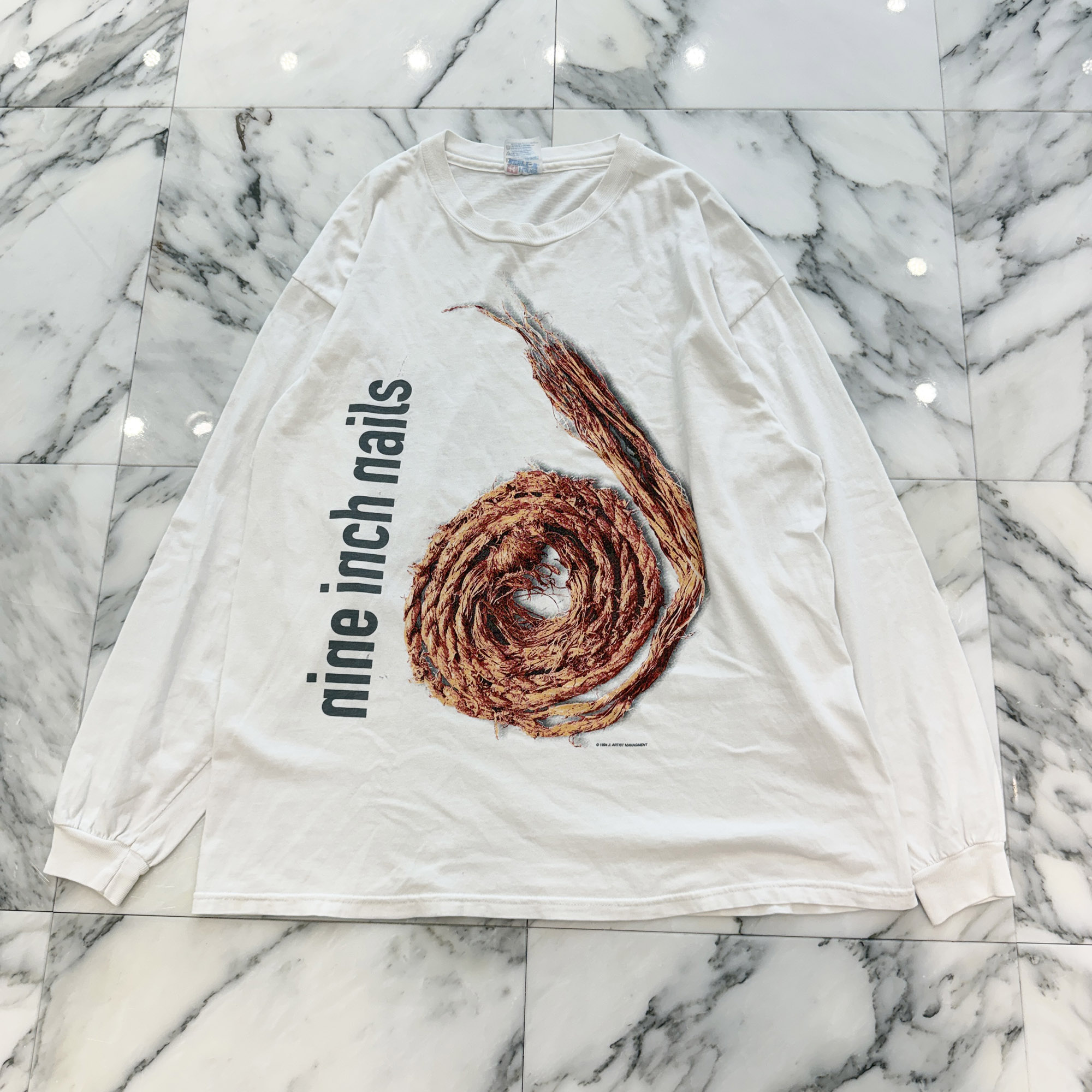 Vintage 90's Nine Inch Nails "Sfurther Down The Spiral" 1995 Hanes L/S Tee Size XL ヴィンテージ 90's ナイン・インチ・ネイルズ "スファーザー・ダウン・ザ・スパイラル" 1995 ヘインズ社製 ロングスリーブTシャツ ホワイト サイズXL【260617】【中古-A】｜メメントスオンライン店