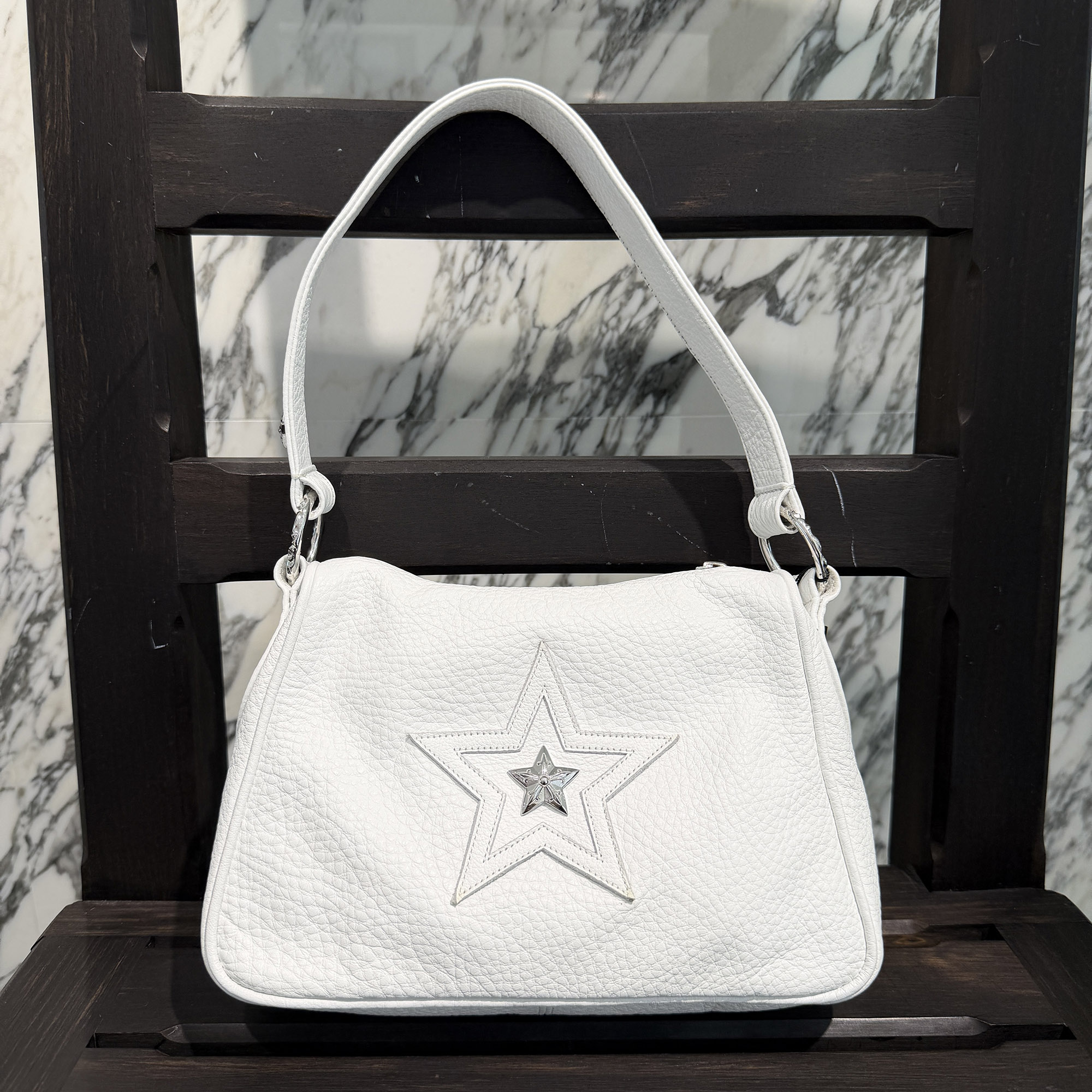 CHROME HEARTS CH Star CHICKEN NUGGET Small Leather Shoulder Bag クロムハーツ CHスター チキンナゲット スモールレザー ショルダーバッグ レザーバッグ ダガージップ スターパッチ スクロールロゴ ホワイト 【260628】【中古-A】｜メメントスオンライン店