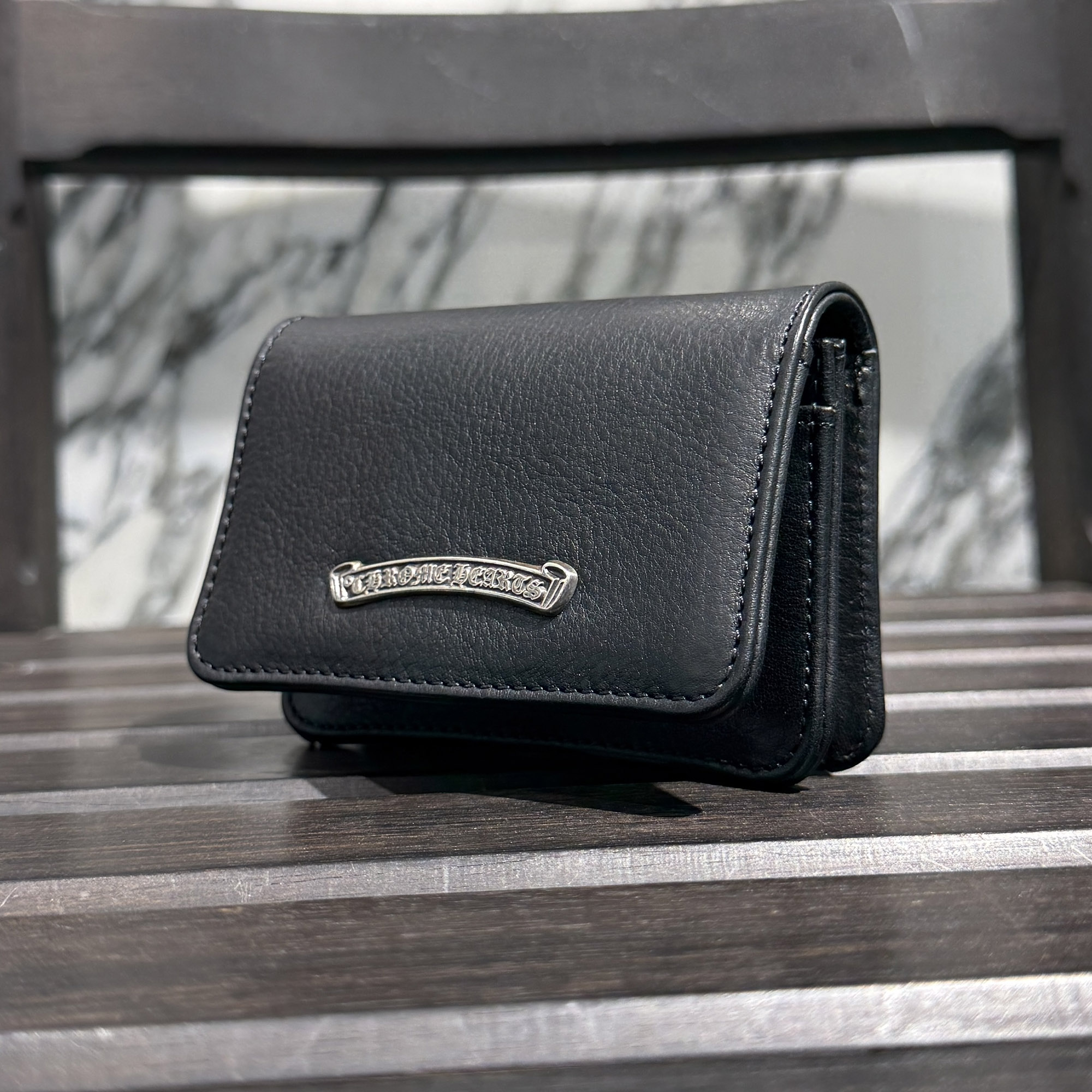 CHROME HEARTS Leather Card Case #2 クロムハーツ レザーカードケース #2 スクロールロゴプレート カーフスキン ロゴ刻印 5ポケット シルバープレート ブラック【260718】【新古品】|メメントスオンライン店