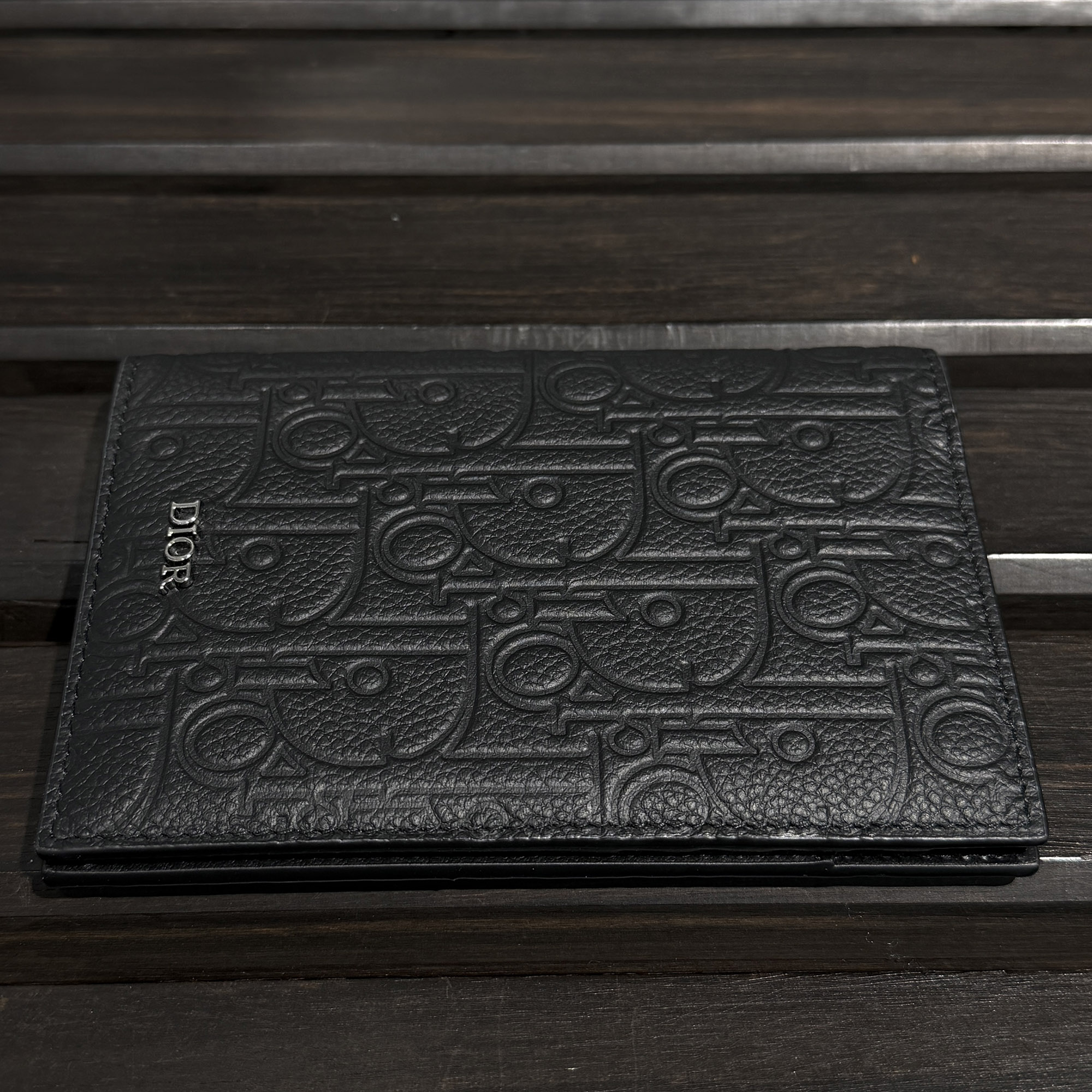 DIOR 2024SS Vertical Bifold Card Holder 2ESCH138FLG_H00N ディオール ヴァーティカル ビフォルド カードホルダー カードケース パスポート入れ スリットポケット 総柄 オブリーク柄 6ポケット カーフスキン ブラック【260713】【中古-A】｜メメントスオンライン店 57,000円