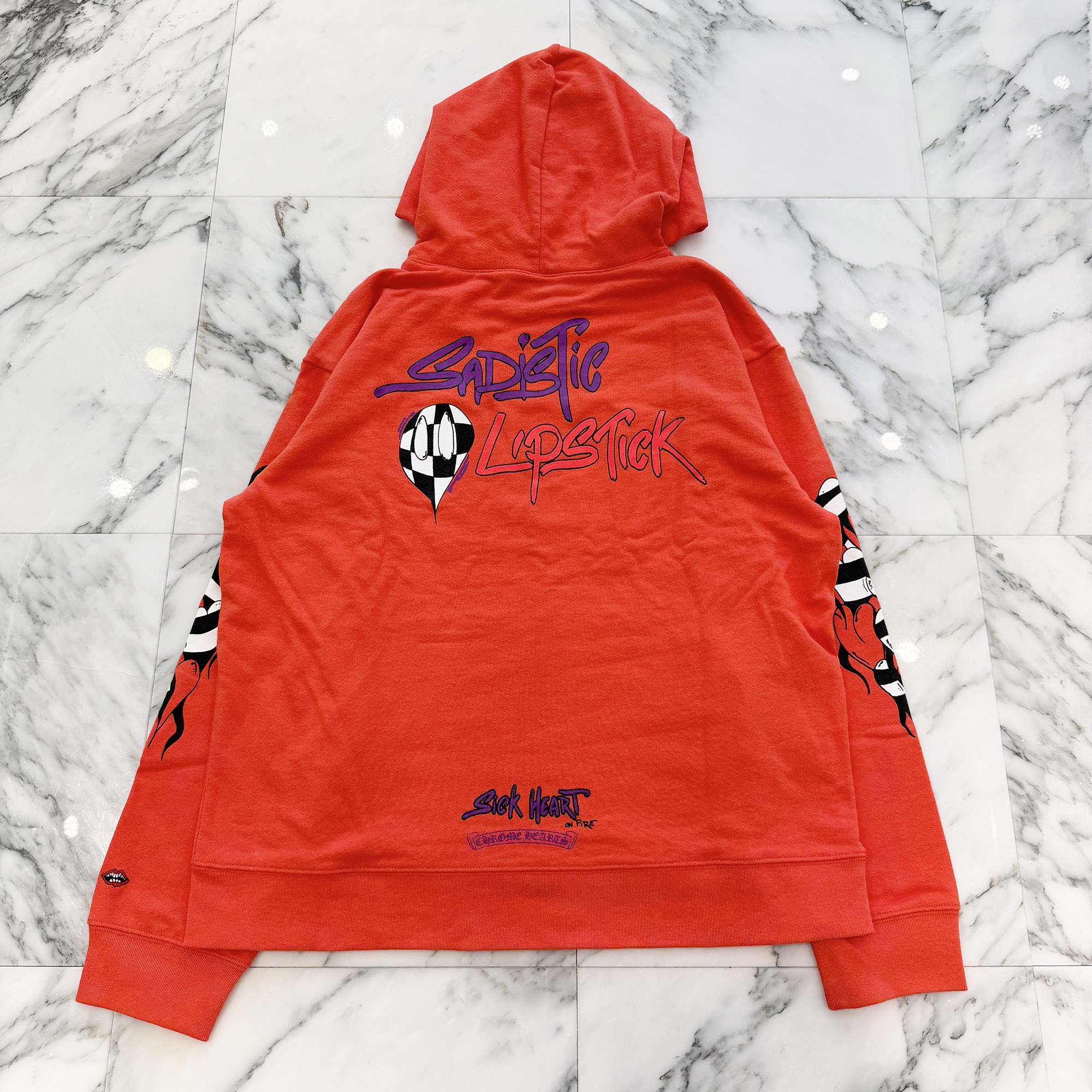 CHROME HEARTS &times; MATTY BOY 2023SS Sadistic Lipstick Pullover Hoodie Size XL クロムハーツ &times; マッティボーイ サディスティック リップスティック プルオーバー プルオーバーパーカー 袖プリント レッド サイズXL【260707】【中古-A】｜メメントスオンライン店
