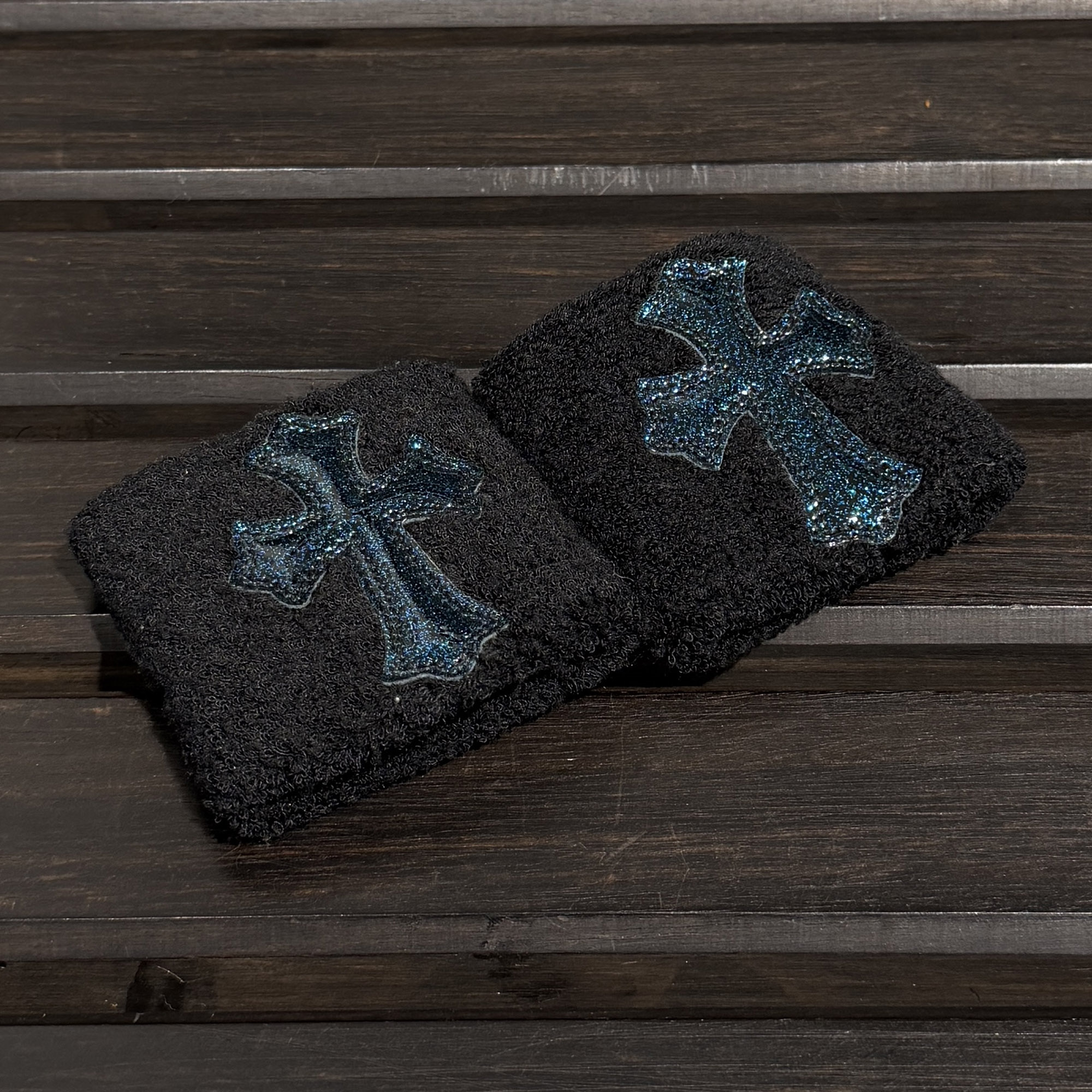 CHROME HEARTS Galaxy Patent Leather Cross Patch Wrist Band Size ONE SIZE (7cm) クロムハーツ ギャラクシーパテントレザー クロスパッチ リストバンド クロスパッチ ラメ加工 カーフスキン ブラック&times;ブルー サイズONE SIZE (7cm)【260708】【中古-A】｜メメントスオンライン店