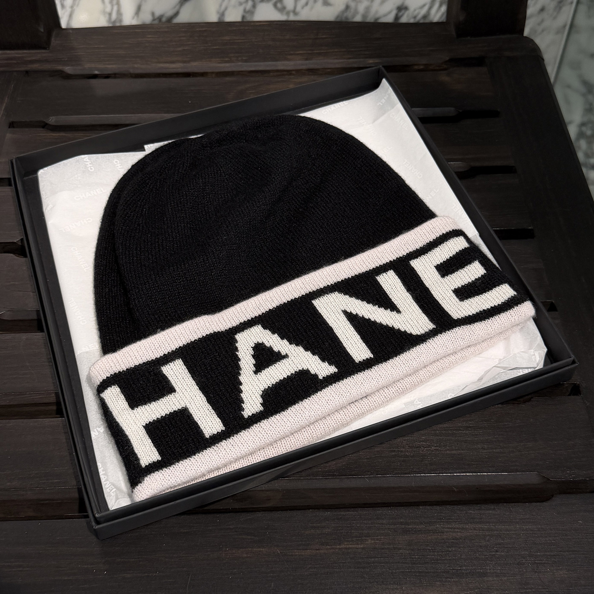 CHANEL 2024 Cruise Cashmere Logo Beanie AAA204 B17041 シャネル 2024クルーズ カシミア ロゴビーニー ニット帽 ニットキャップ ロゴ刺繍 刺繍ロゴ ブラック×ホワイト【260710】【中古-A】|メメントスオンライン店