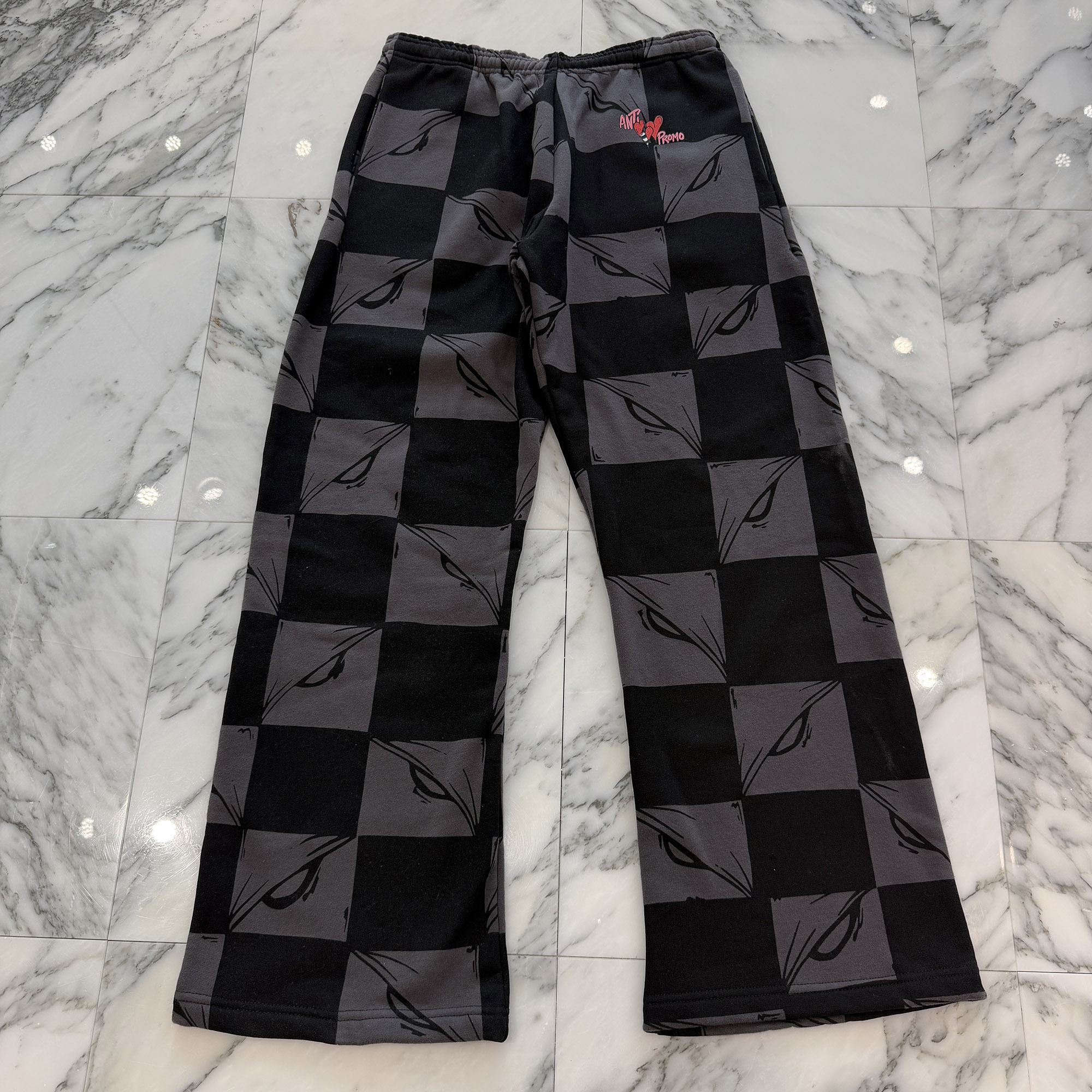 MATTY BOY ANTI PROMO 99 Eyes Sweat Long Pants Size L マッティボーイ アンティ プロモ 99アイズ スウェット ロングパンツ スウェットパンツ 99eyes ハートパッチ刺繍 ハートイラストプリント ブラック×グレー サイズL【260721】【中古-B】|メメントスオンライン店