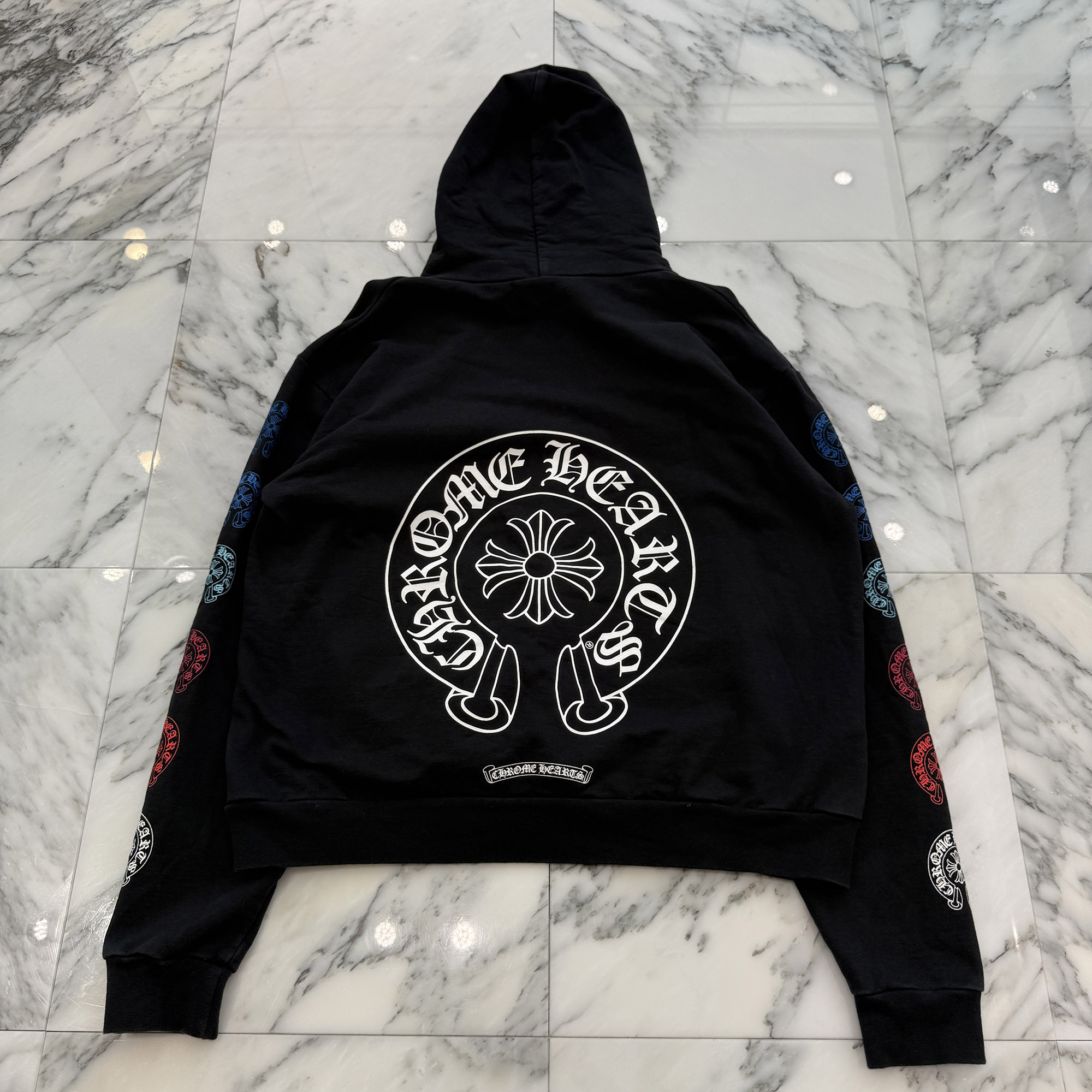 CHROME HEARTS 2022SS Multi Color Horseshoe Pullover Hoodie Size S クロムハーツ マルチカラーホースシュー プルオーバーフーディ プルオーバーパーカー 袖ロゴ 袖ホースシュー ブラック&times;マルチカラー サイズS【260714】【中古-B】｜メメントスオンライン店