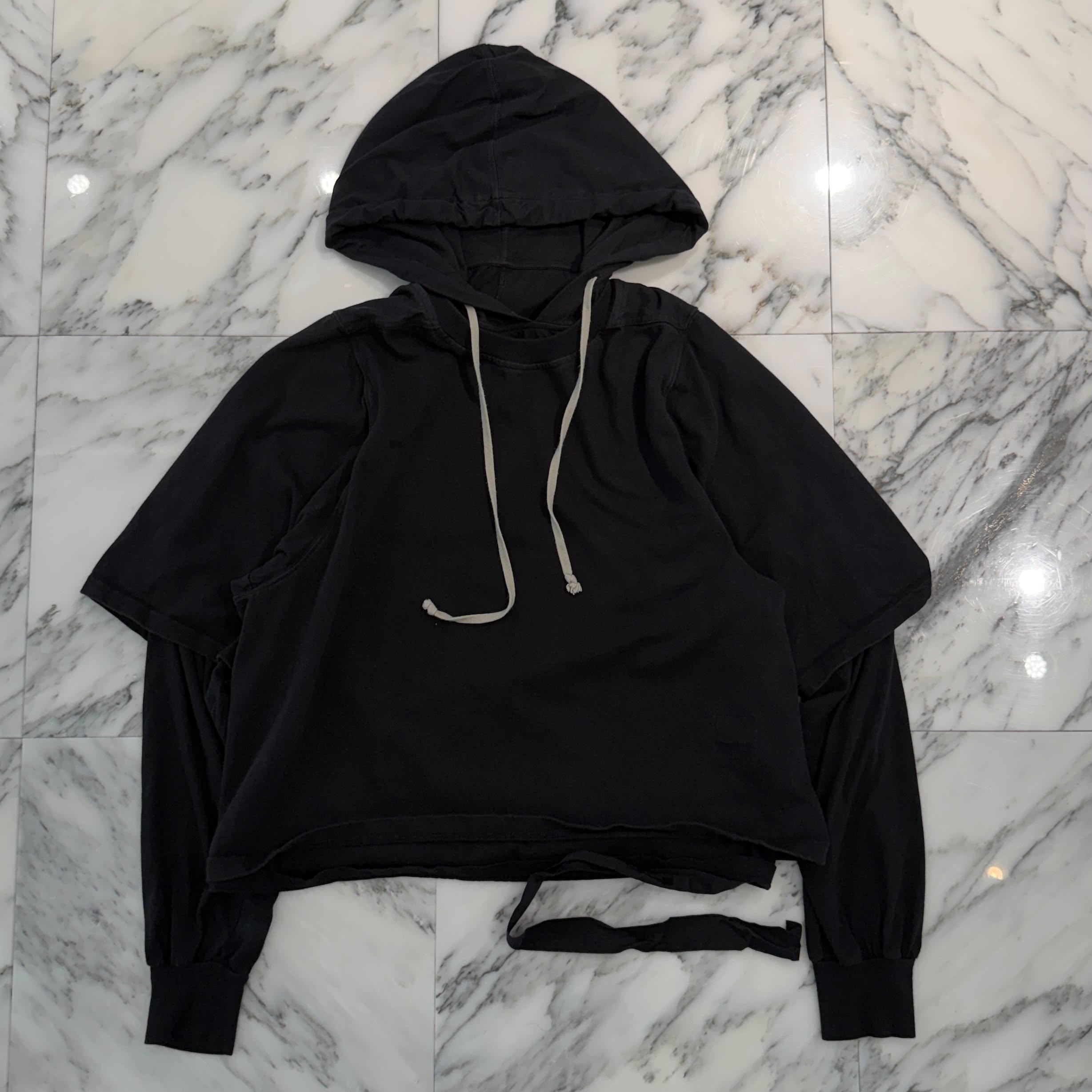 Rick Owens DRKSHDW 2023SS Docking Layered Pullover Hoodie DU01C6281-RIGRN Size S リックオウエンス ダークシャドウ ドッキング レイヤード プルオーバー フーディ ドローストリング 半袖Tシャツレイヤード ヴィンテージ加工 ブラック サイズS【260721】【中古-A】|メメントスオンライン店