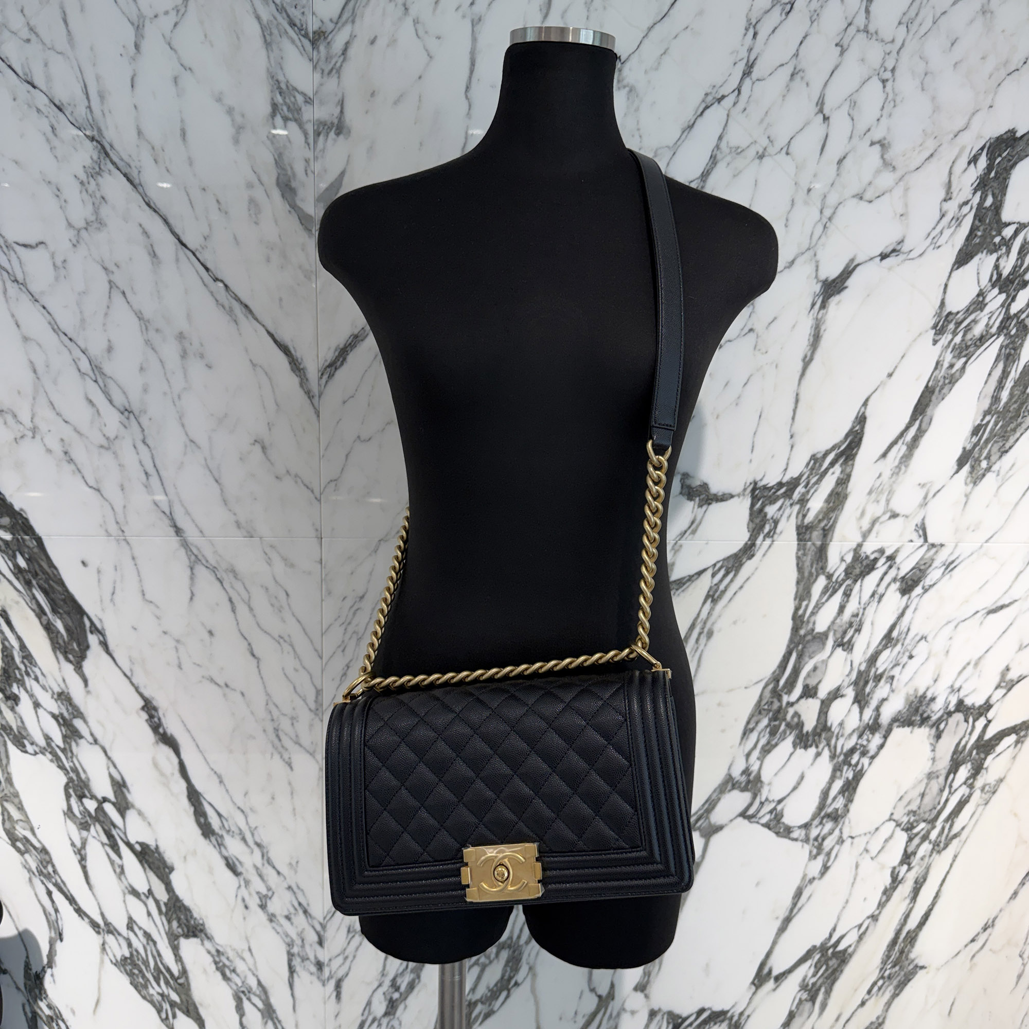 CHANEL Boy Chanel 25 Chain Shoulder Bag シャネル ボーイシャネル 25 チェーンショルダーバッグ チェーンショルダー COCOマーク CCプッシュロック キャビアスキン ゴールド金具 ブラック&times;ゴールド【260724】【中古-A】｜メメントスオンライン店