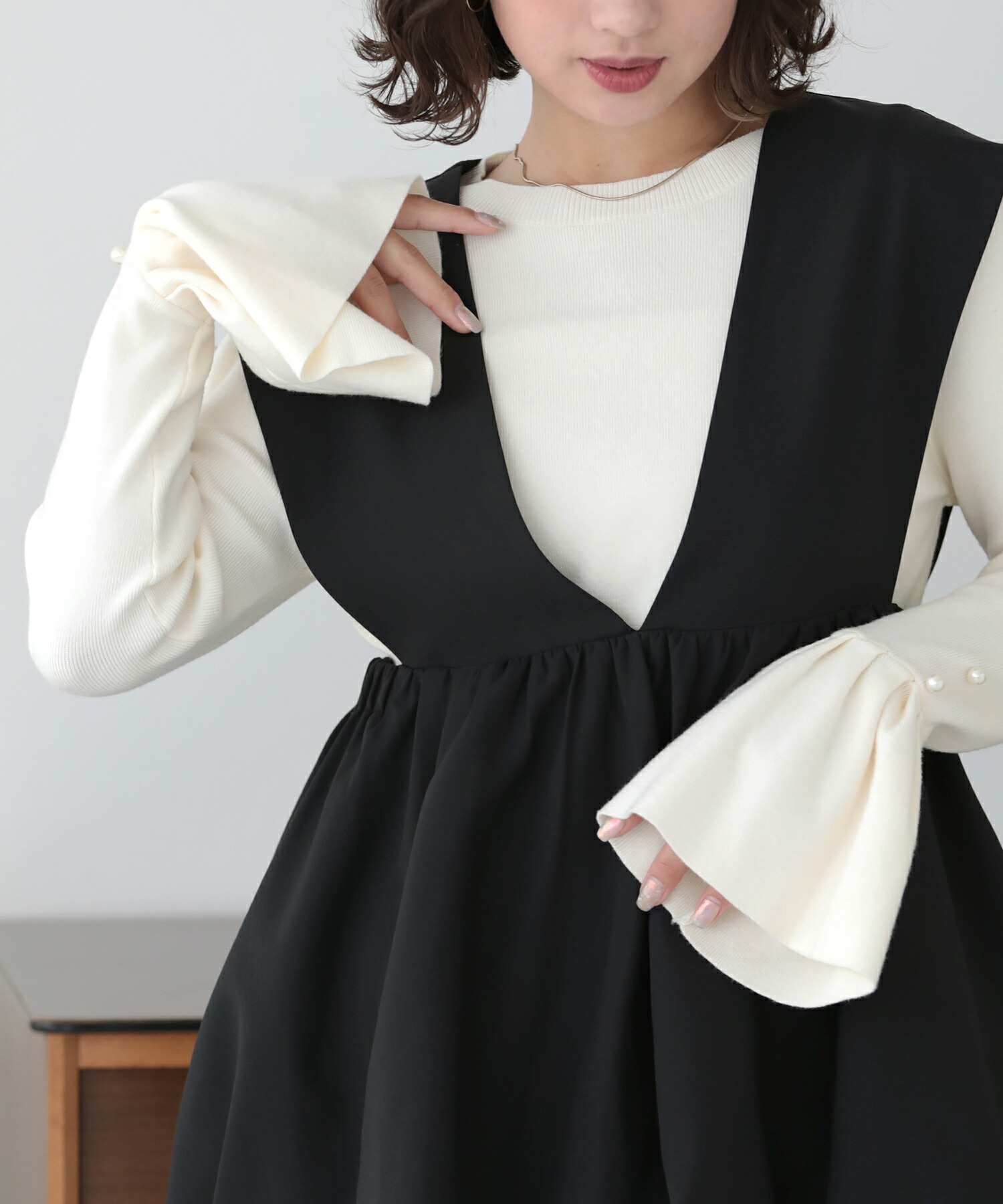 ストレッチ素材のVネックフレアドレス VネックイレギュラーヘムTOPS（3色展開）_16315287 | C.C.CROSS