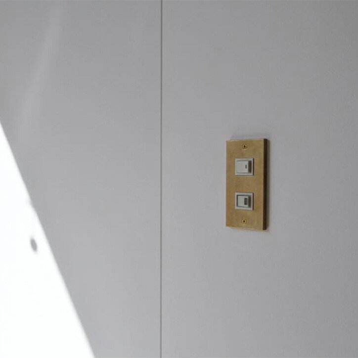 10枚セット 照明スイッチ コンセントカバー スイッチカバー おしゃれ プレート Sml エスエムエル 真鍮 ブラス スイッチプレート コンセントプレート シンプル リノベーション 電気 住宅 店舗用 交換 73 Off